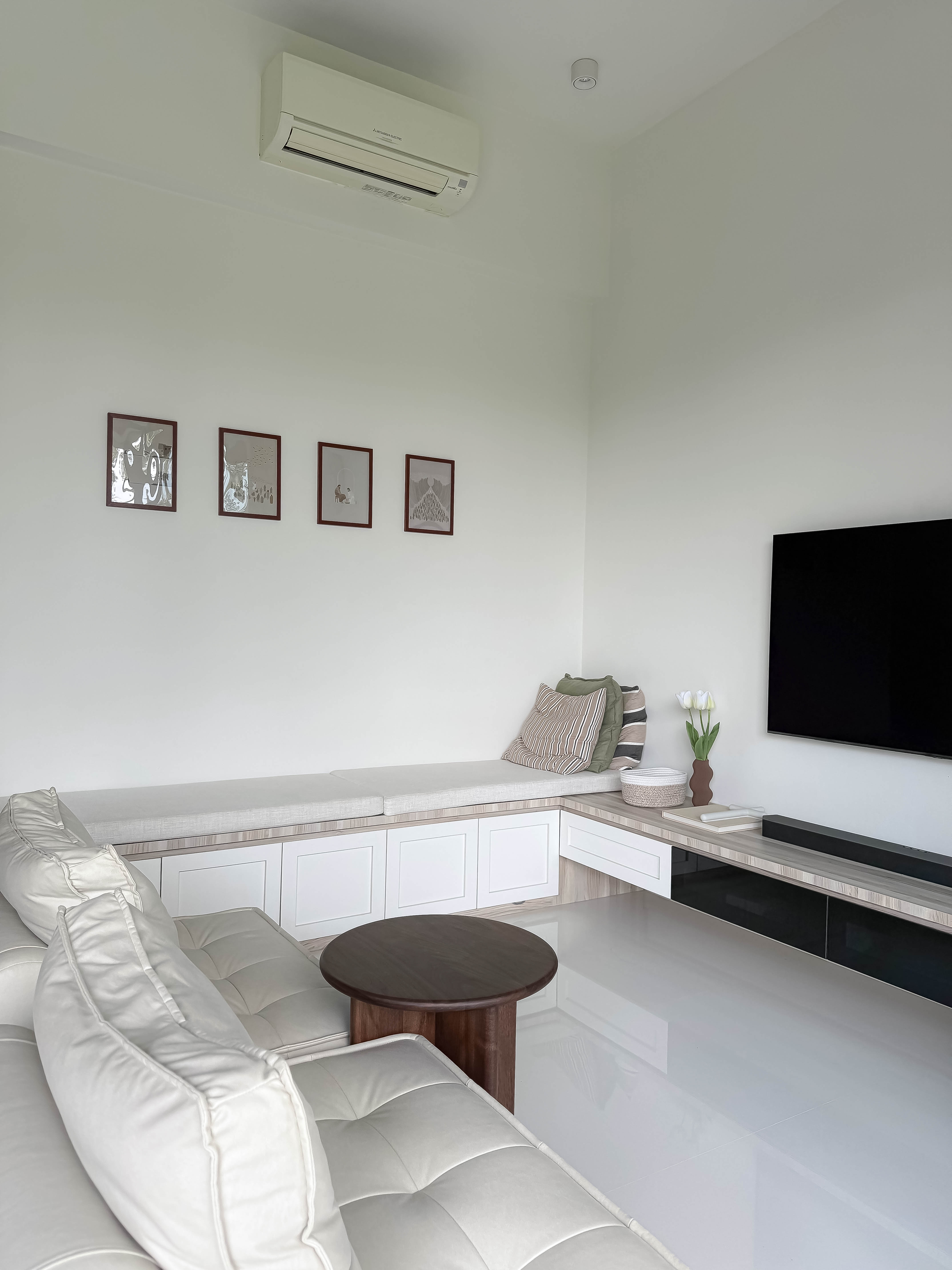 Scandi Living Room: Neutral Colours with Dark Accents