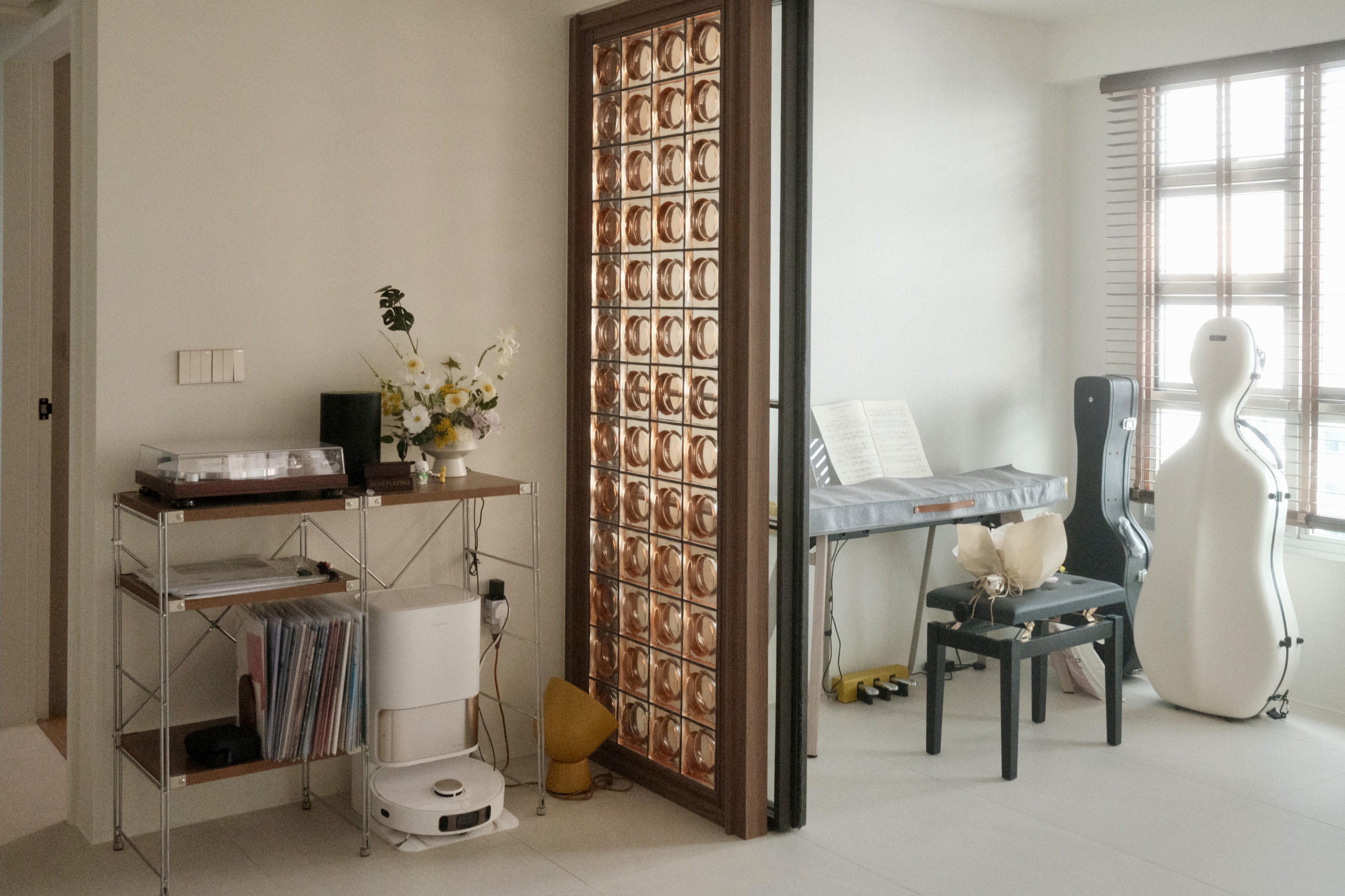 A curvy wabi-sabi 4-room BTO with a pop of colour