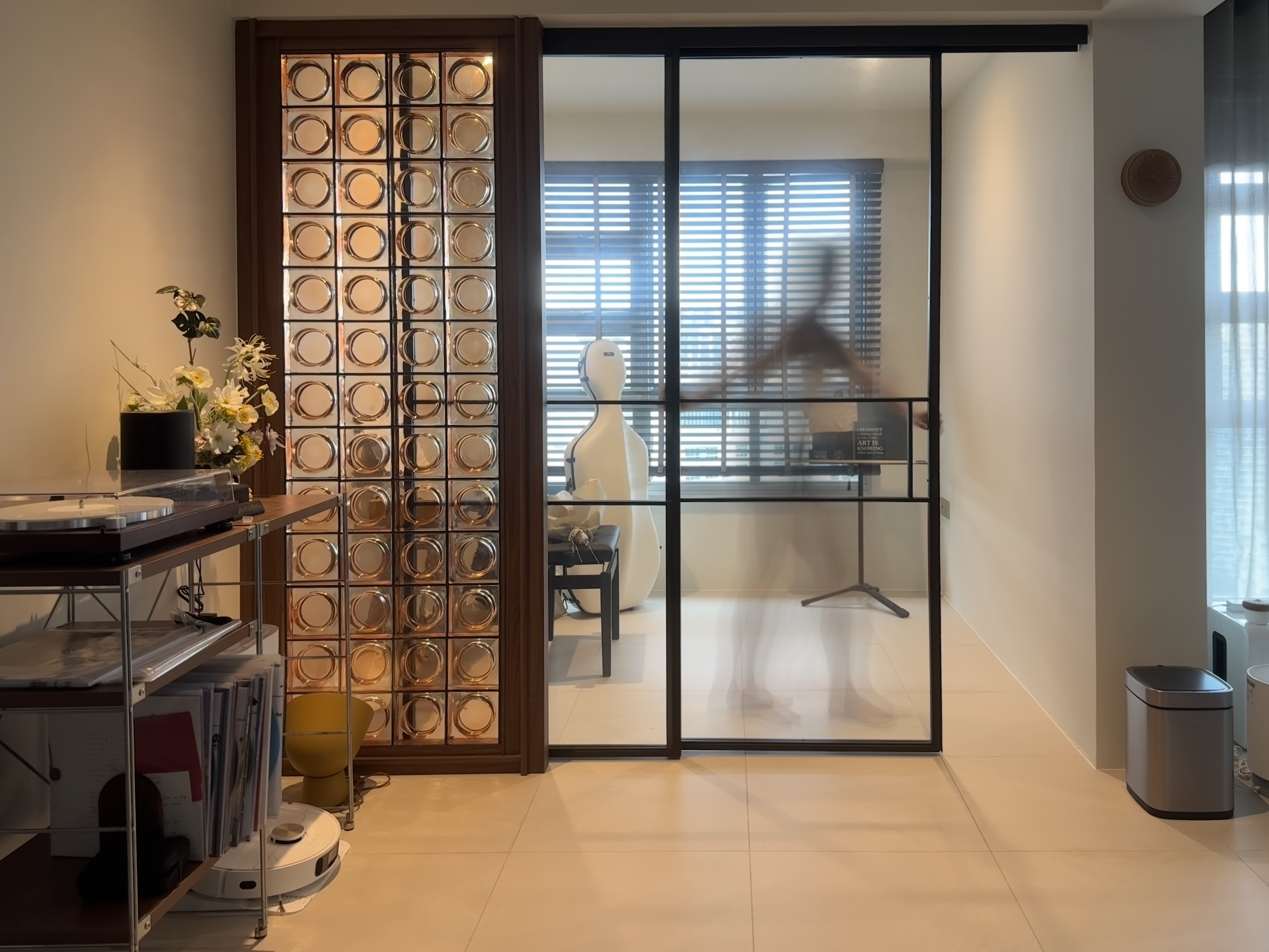 A curvy wabi-sabi 4-room BTO with a pop of colour