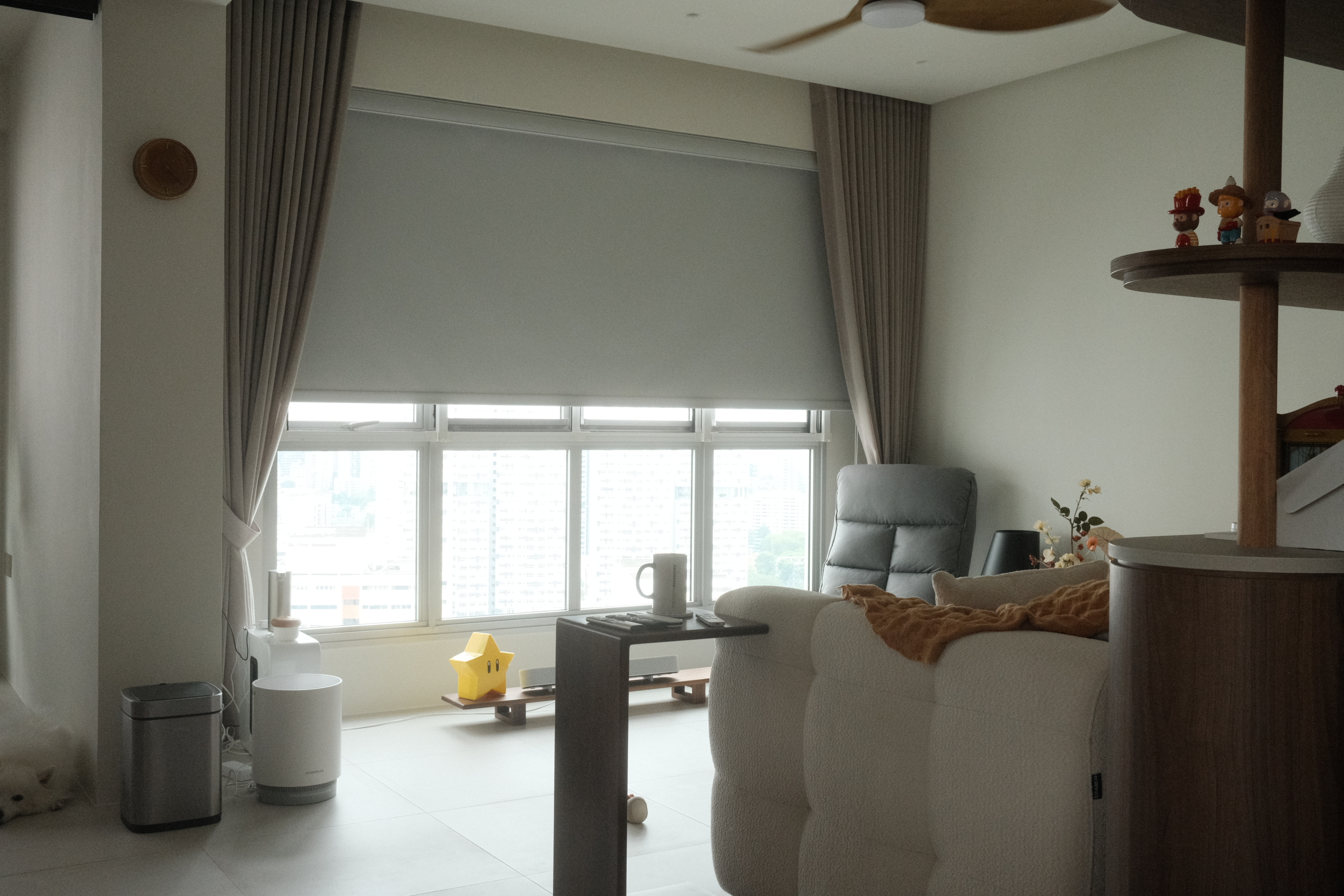 A curvy wabi-sabi 4-room BTO with a pop of colour