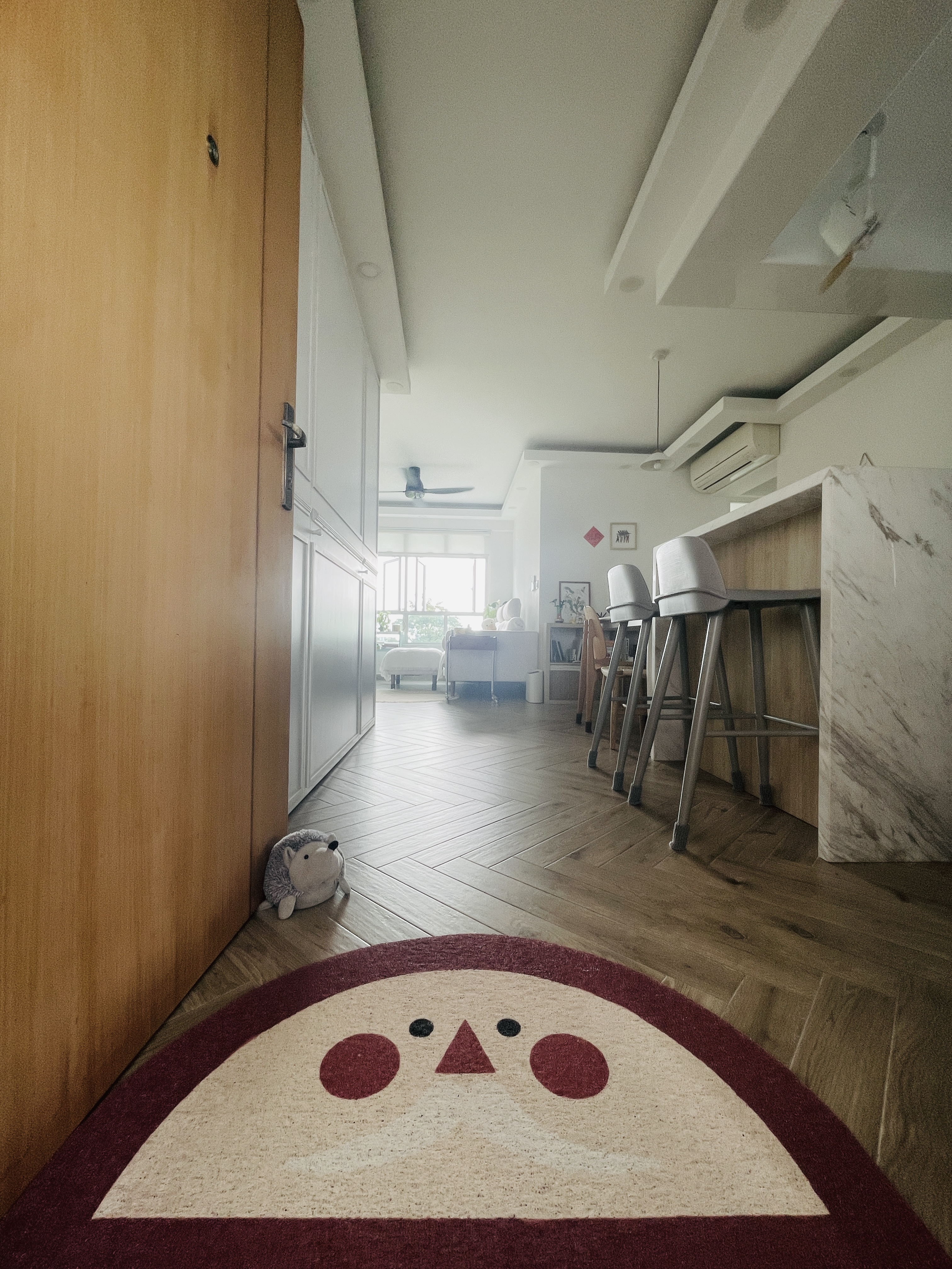 A Cozy Scandi-Inspired Resale Flat with a Colourful Touch