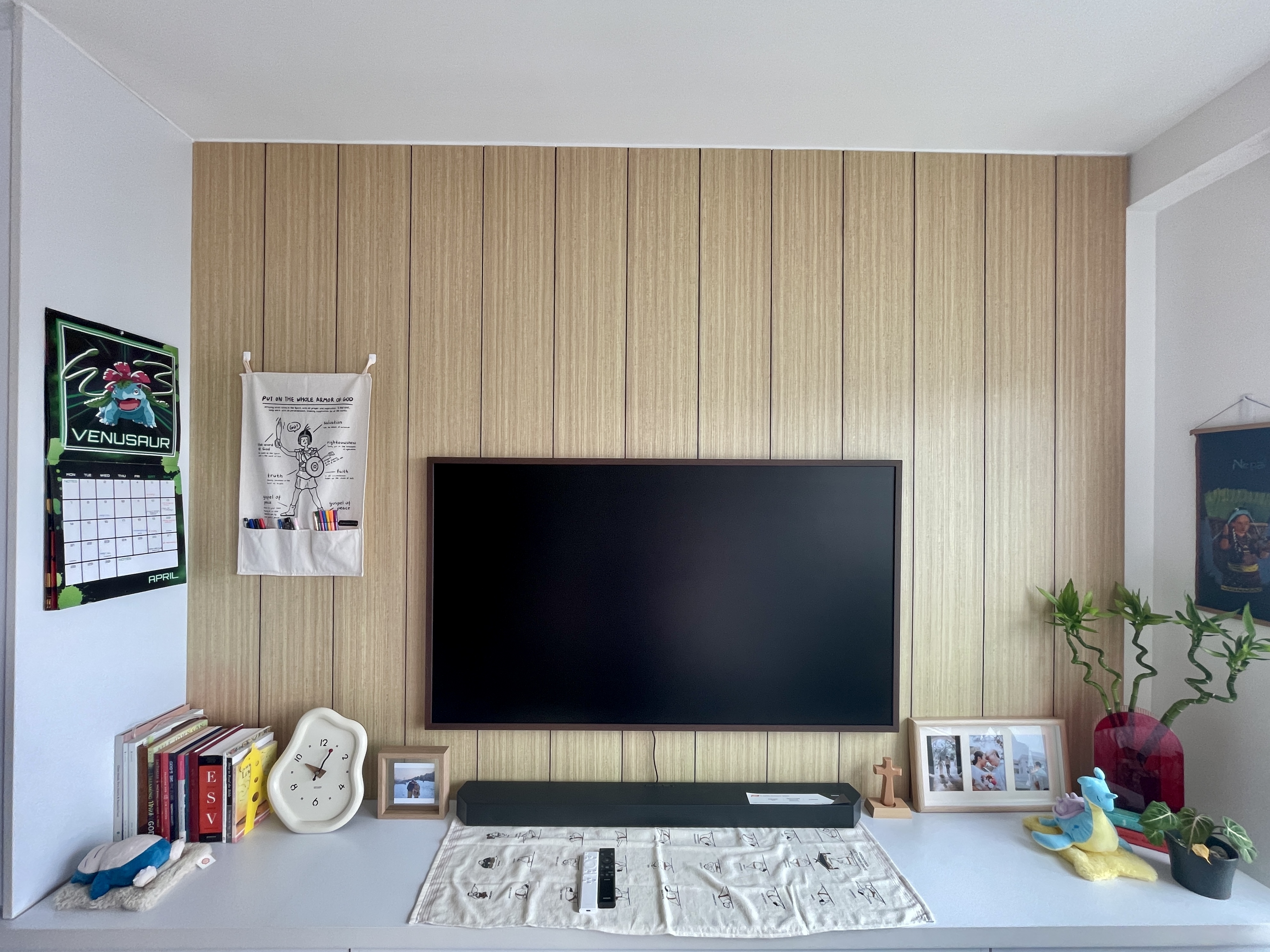 A Cozy Scandi-Inspired Resale Flat with a Colourful Touch