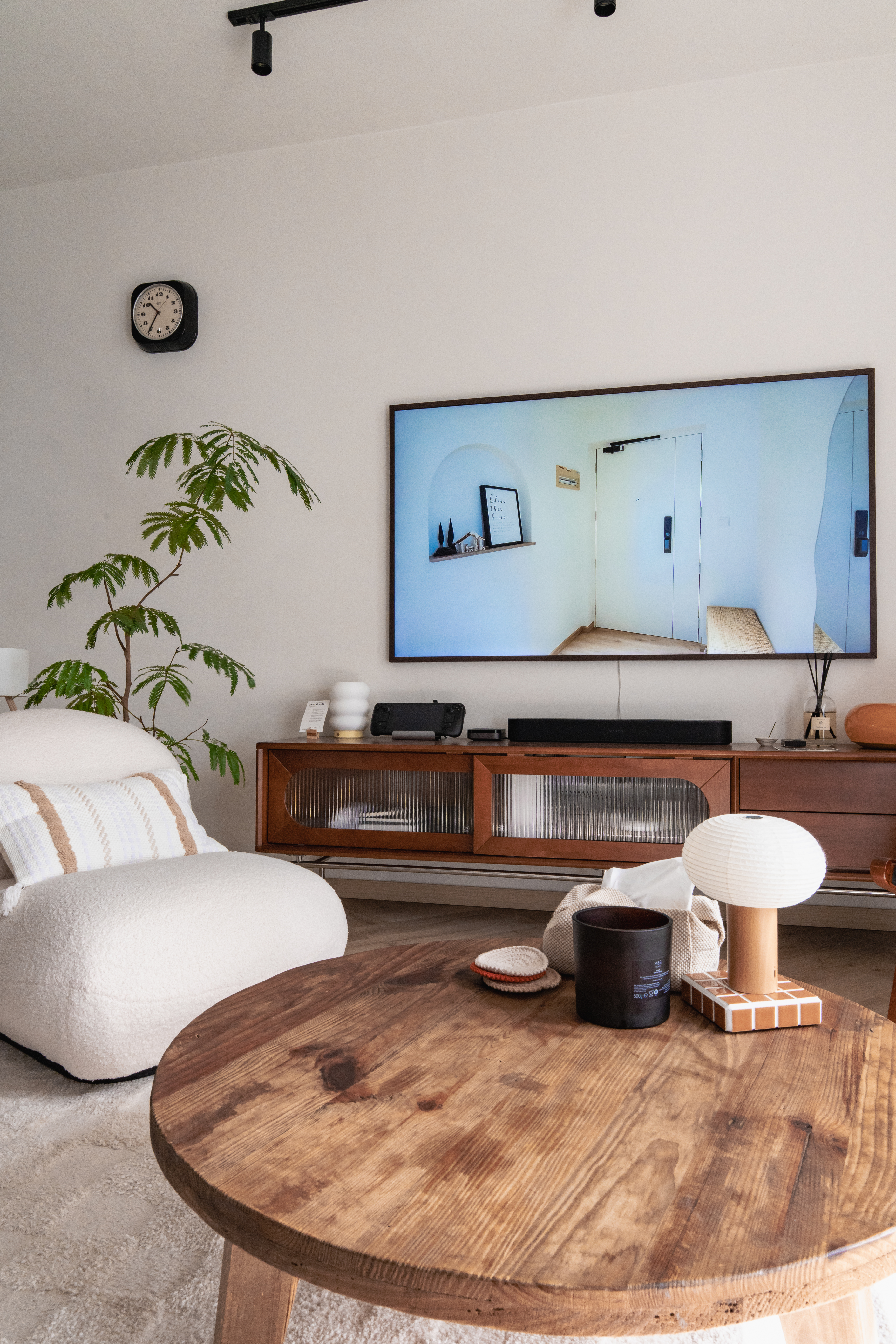 Recipe for the perfect modern + homey living space: