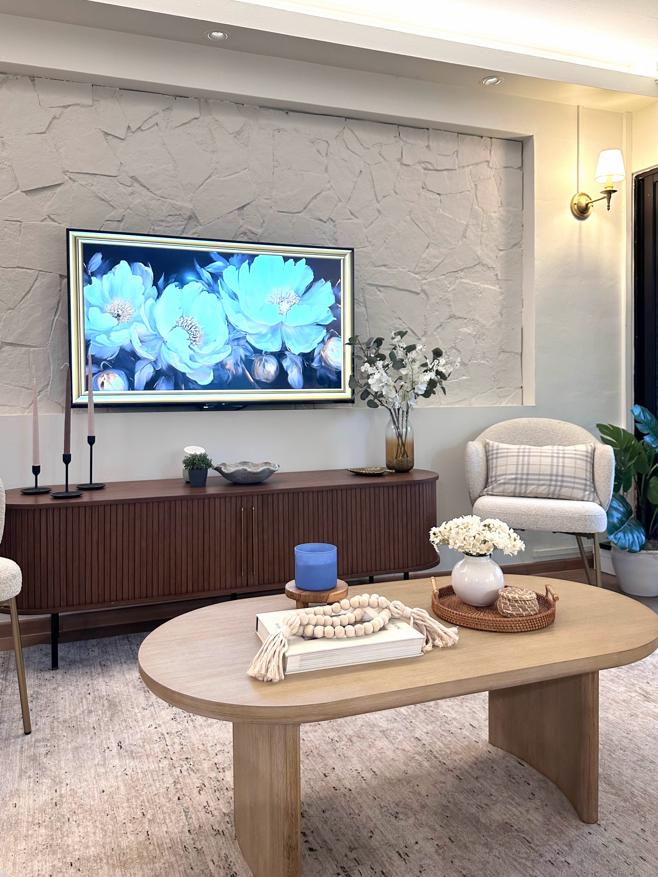 Before-After-of-our-DIY-stone-wall-farmhose-on-a-budjet