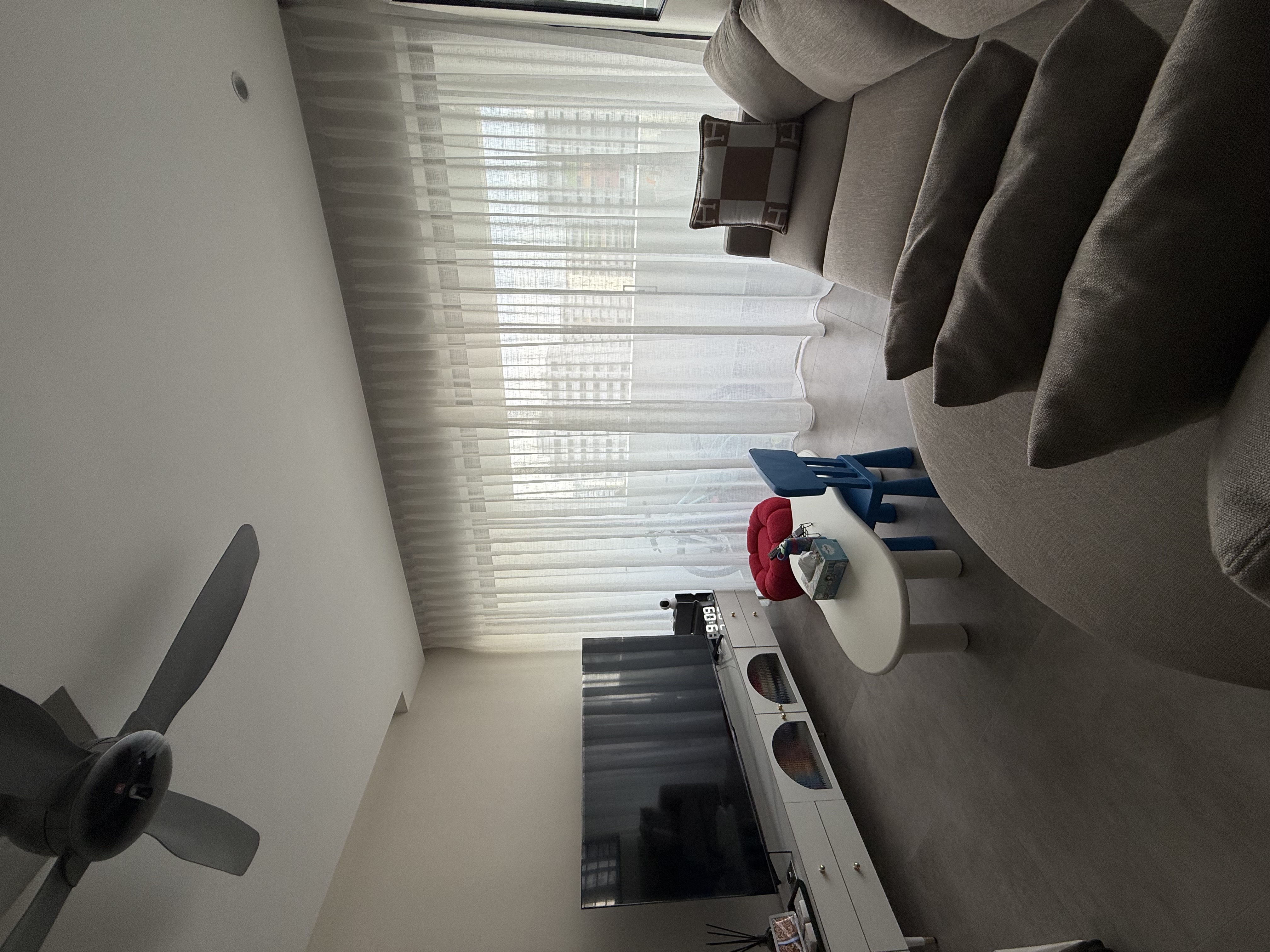 Living in neutral tone to feel cosy.