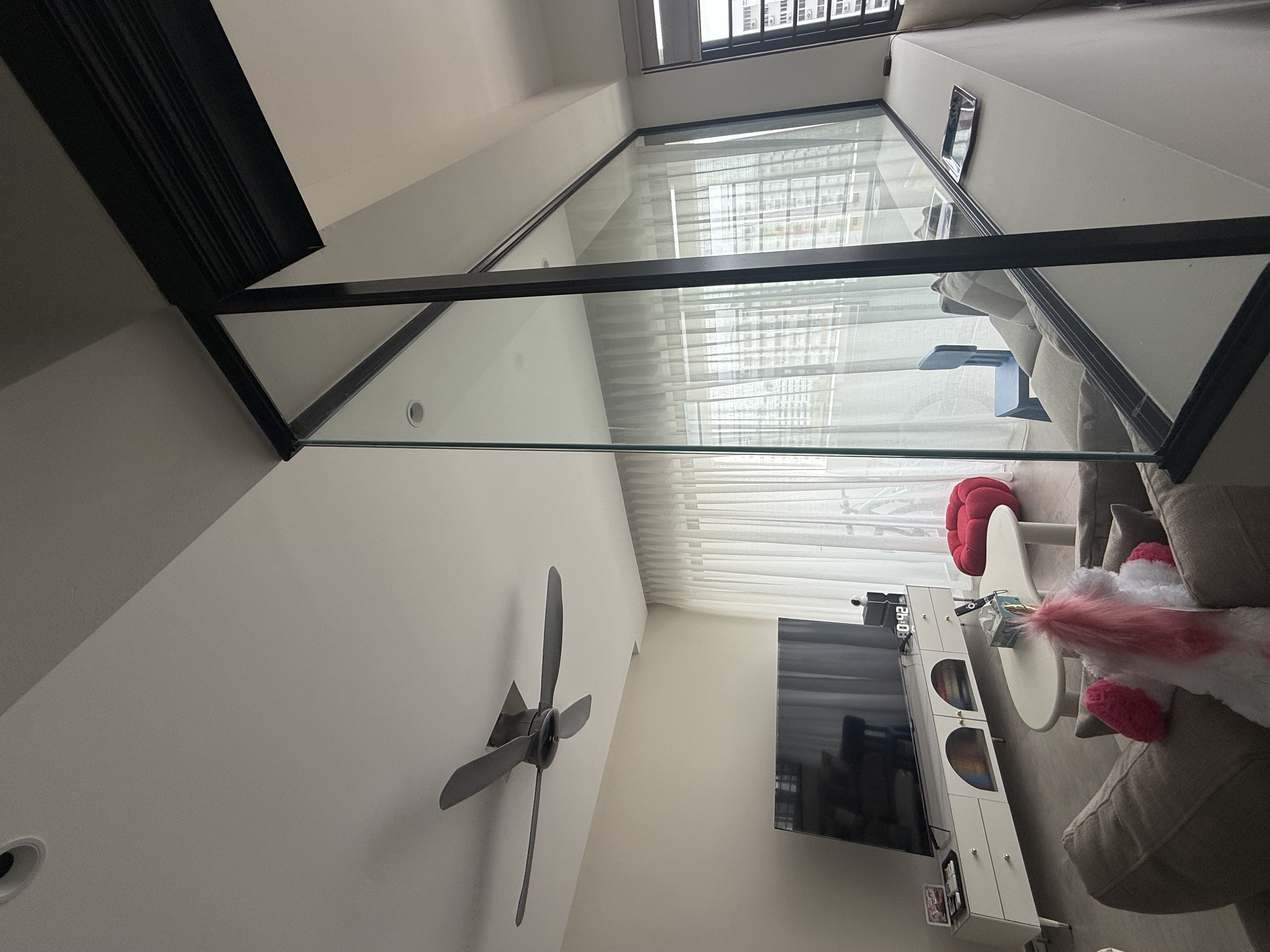 Living in neutral tone to feel cosy.