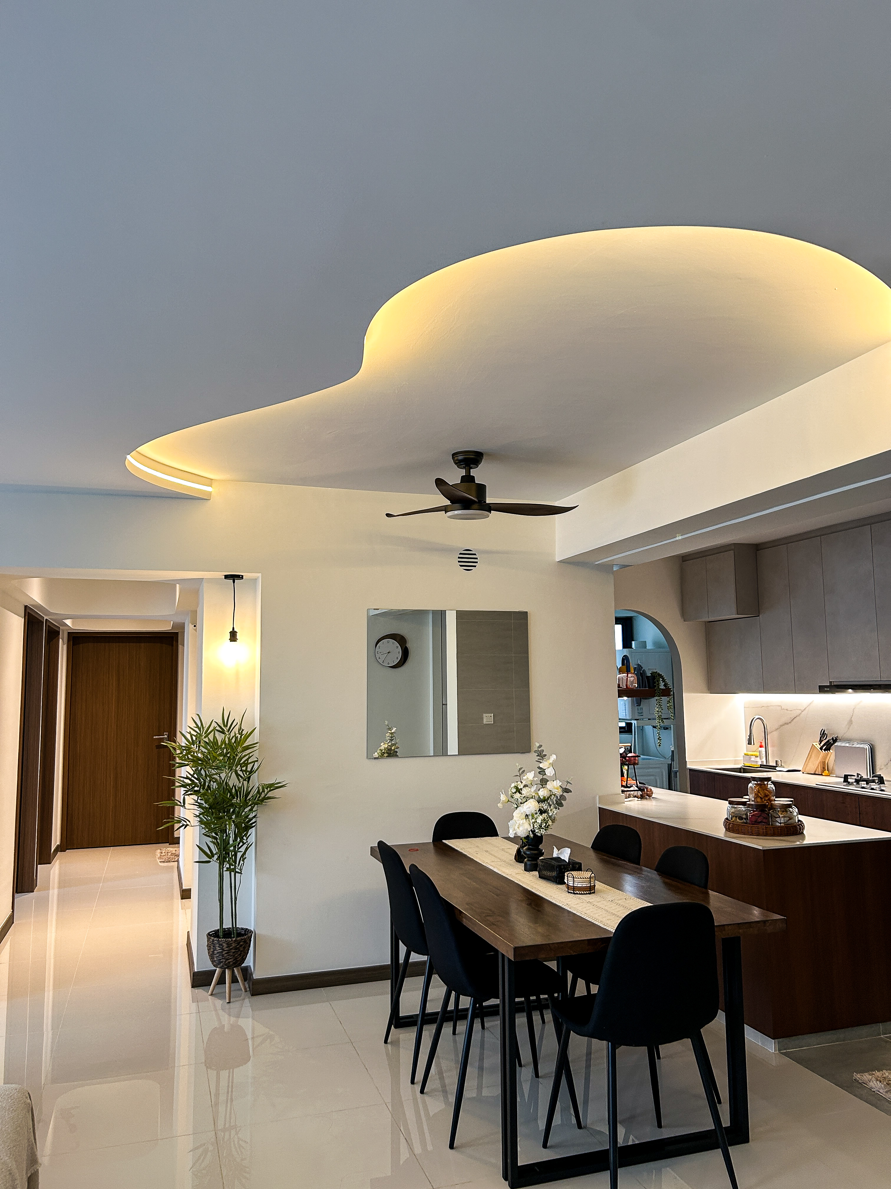 Our curved ceiling looks like a heart shape! #Tengah5RoomBTO