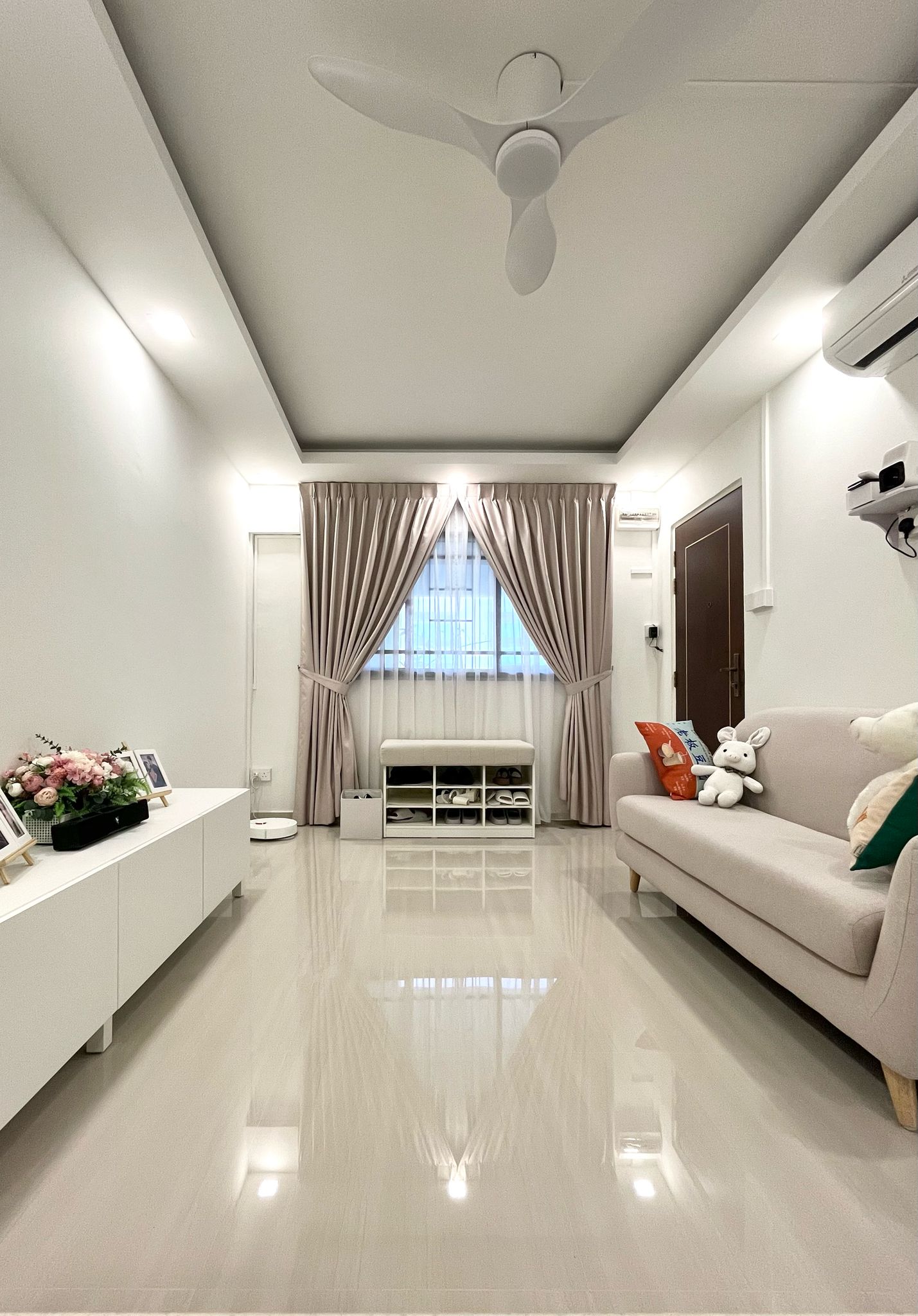 Living It Up in a Blank Canvas of Comfort