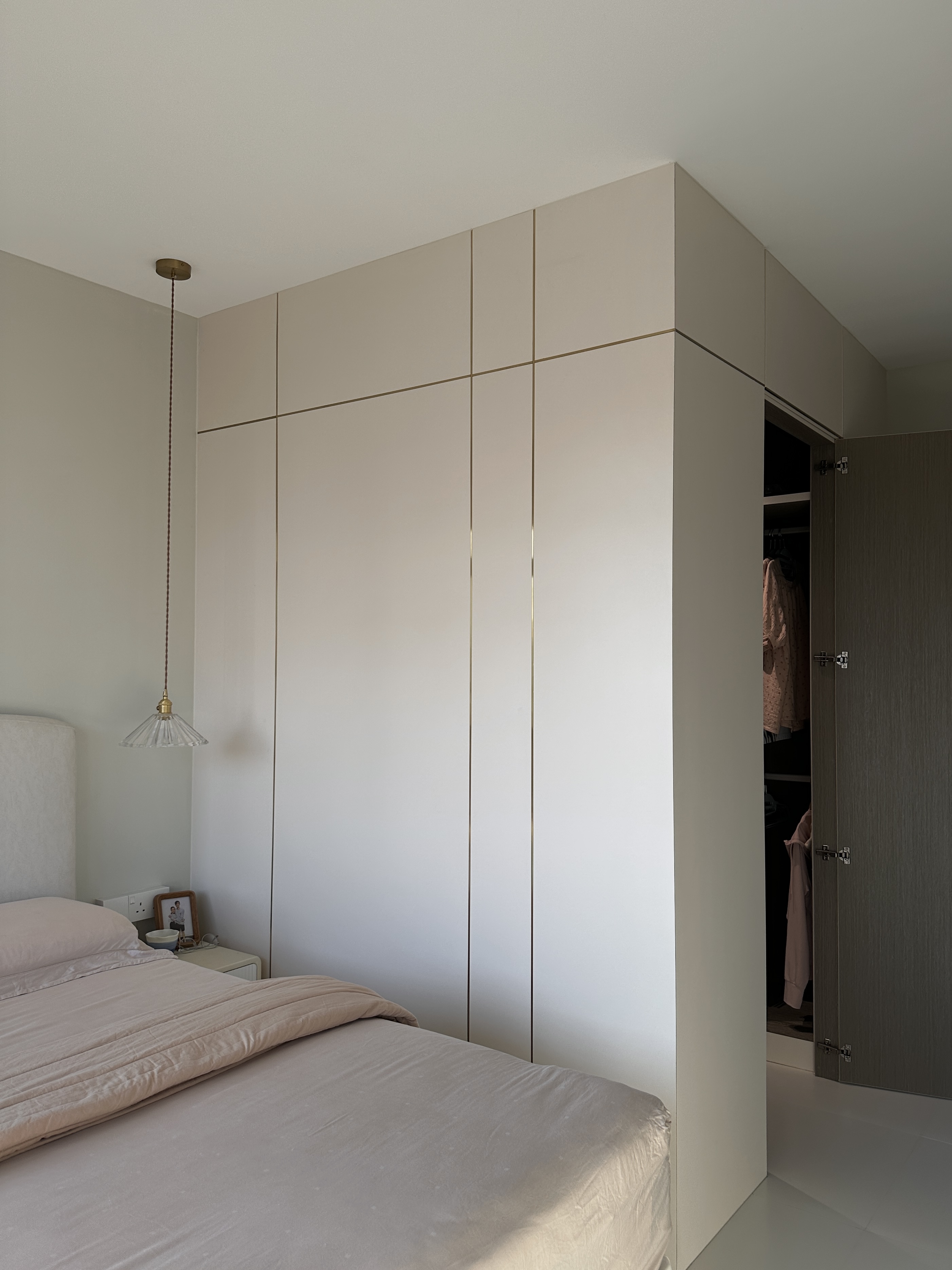 Concealed-Walk-in-Wardrobe-Without-Sacrificing-A-Room-|-Feng-Shui
