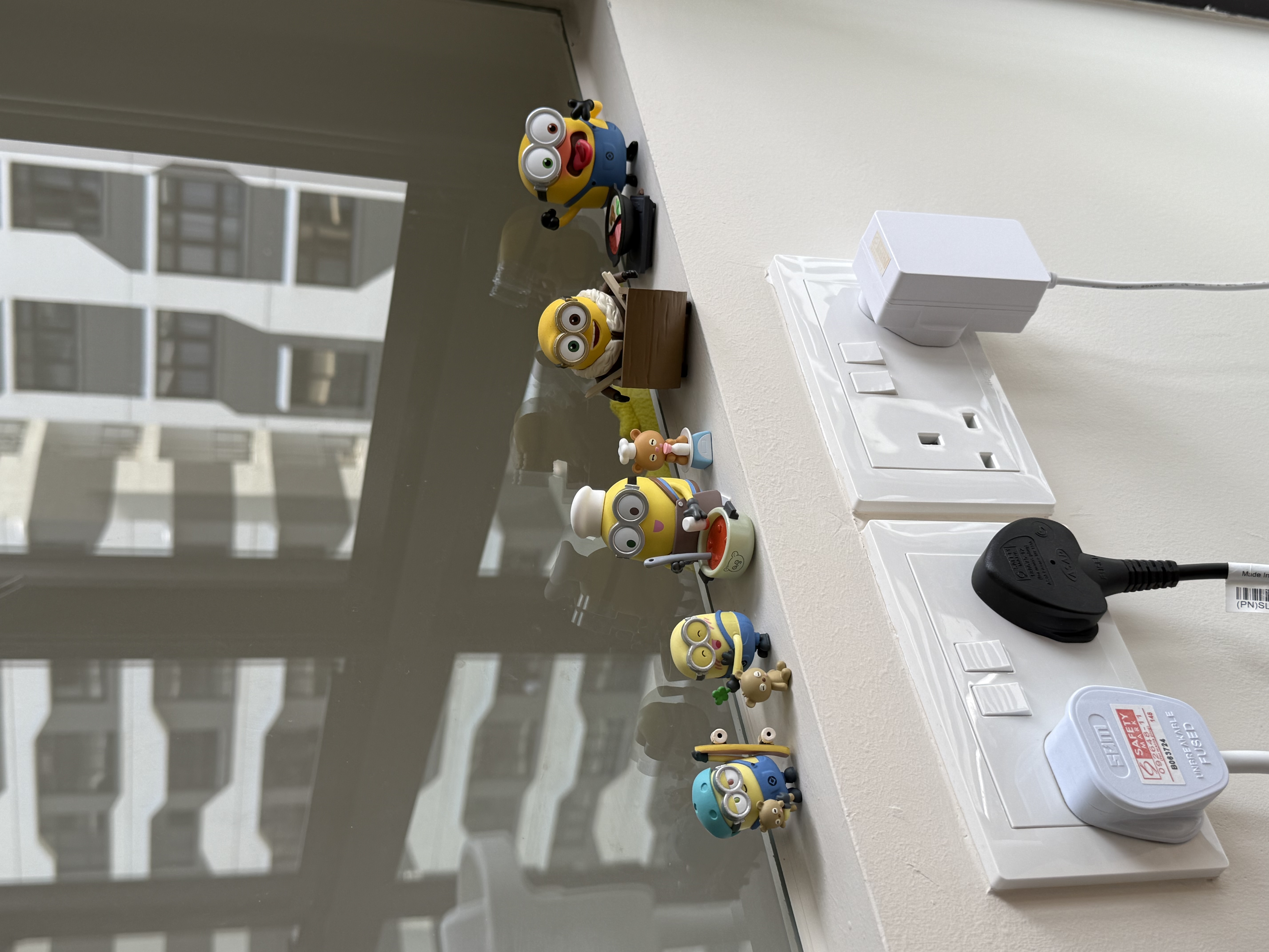 Our-collection-of-little-trinkets-that-makes-home,-home-