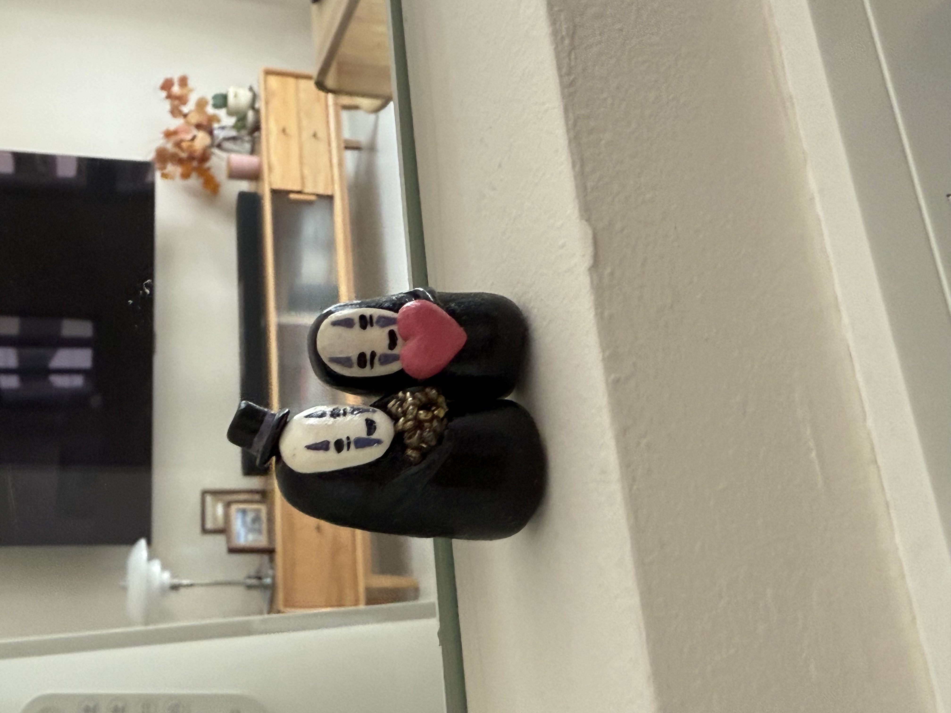 Our-collection-of-little-trinkets-that-makes-home,-home-