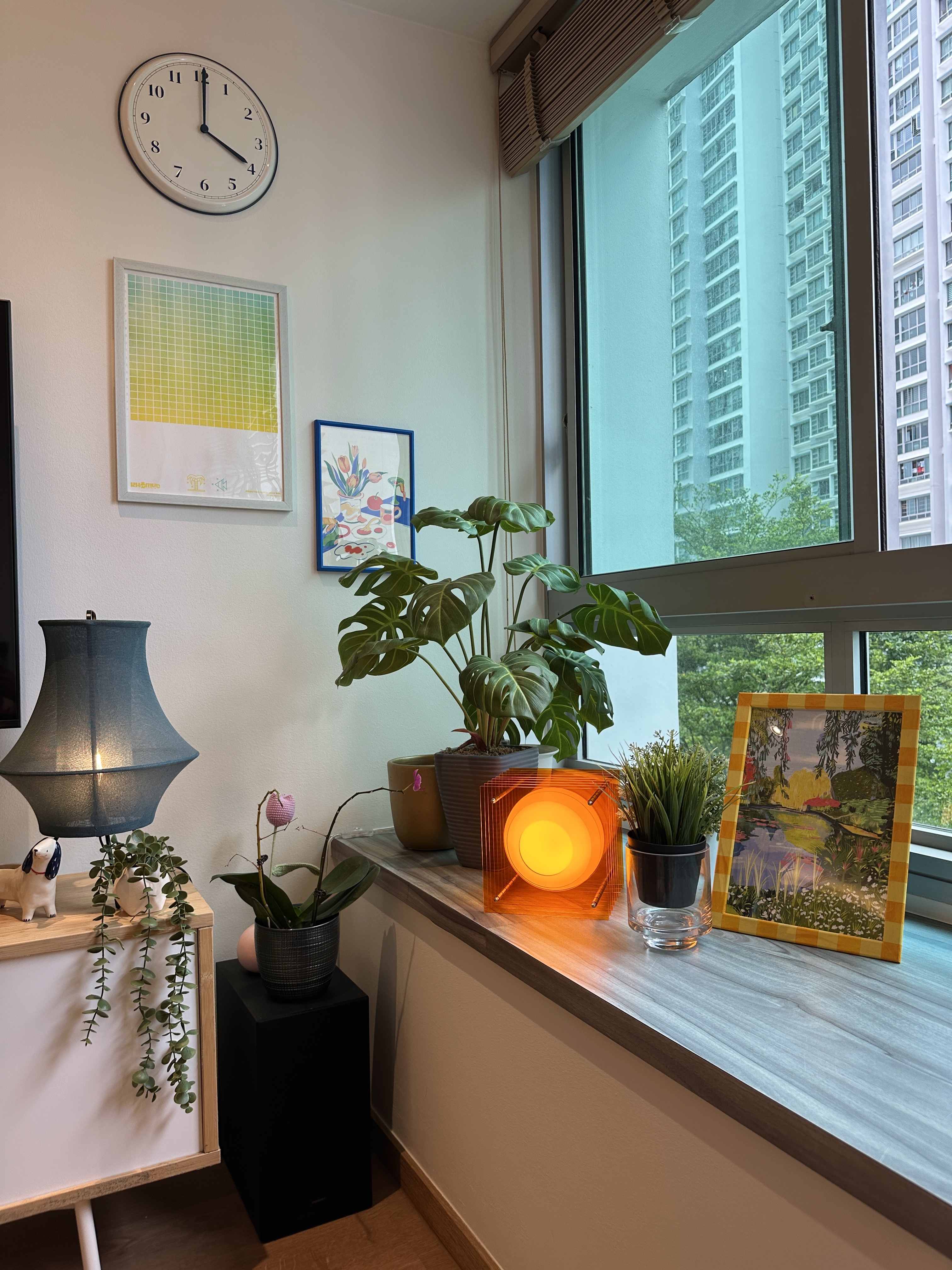 Living-Room:-Bright-&-Airy-with-Pops-of-Colour