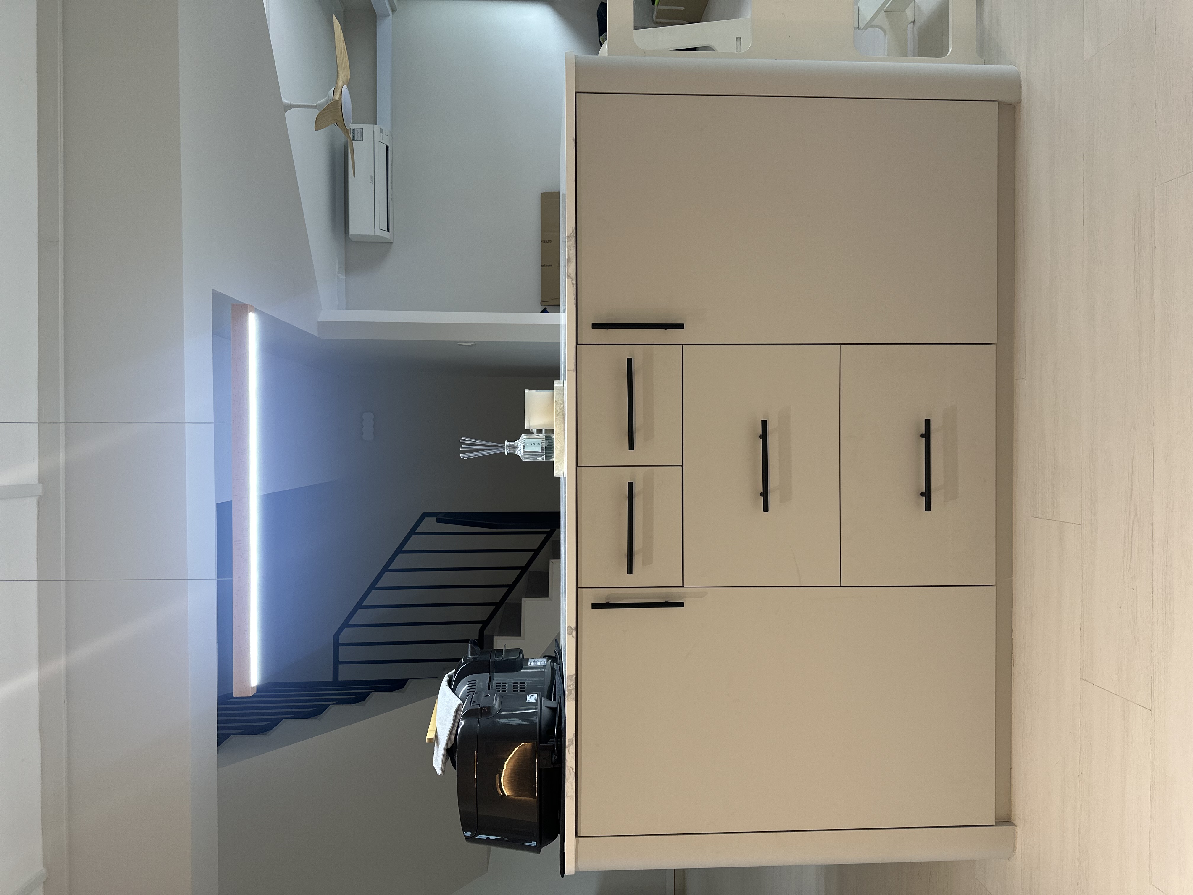 The Heart of the Home: An Open Mod-Scandi Kitchen that Flows with Life