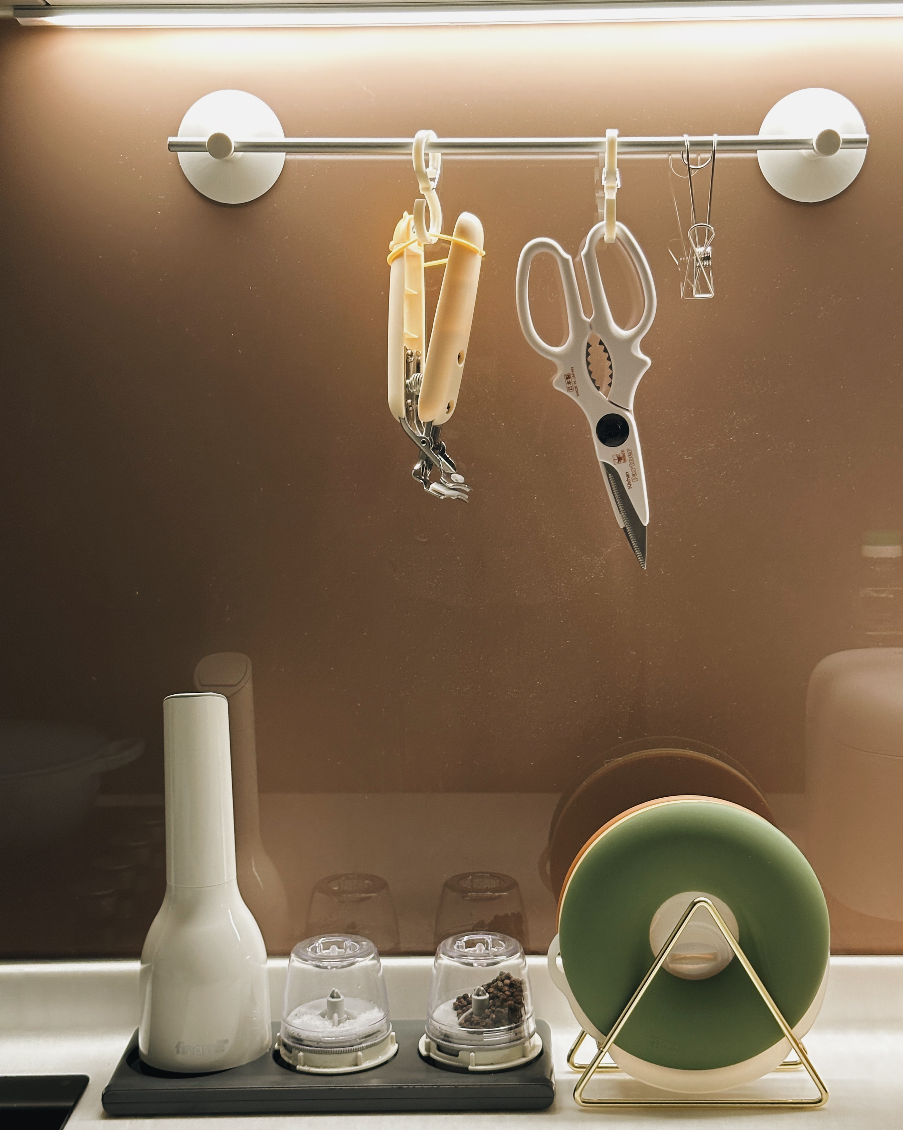 How We Make a Minimalist Kitchen Work for Us