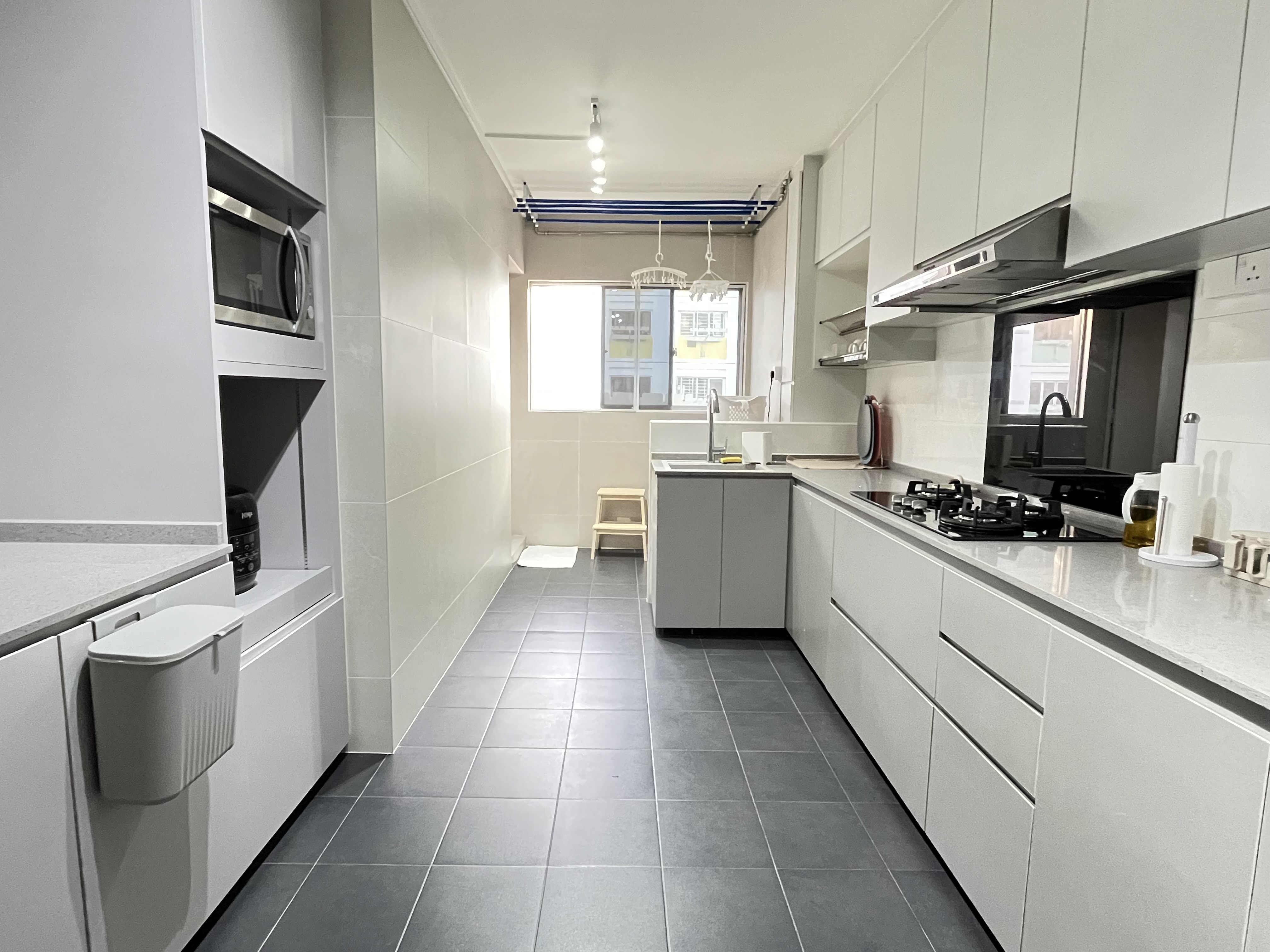 Make-Your-Grey-Kitchen-Cosy-with-These-Simple-Steps