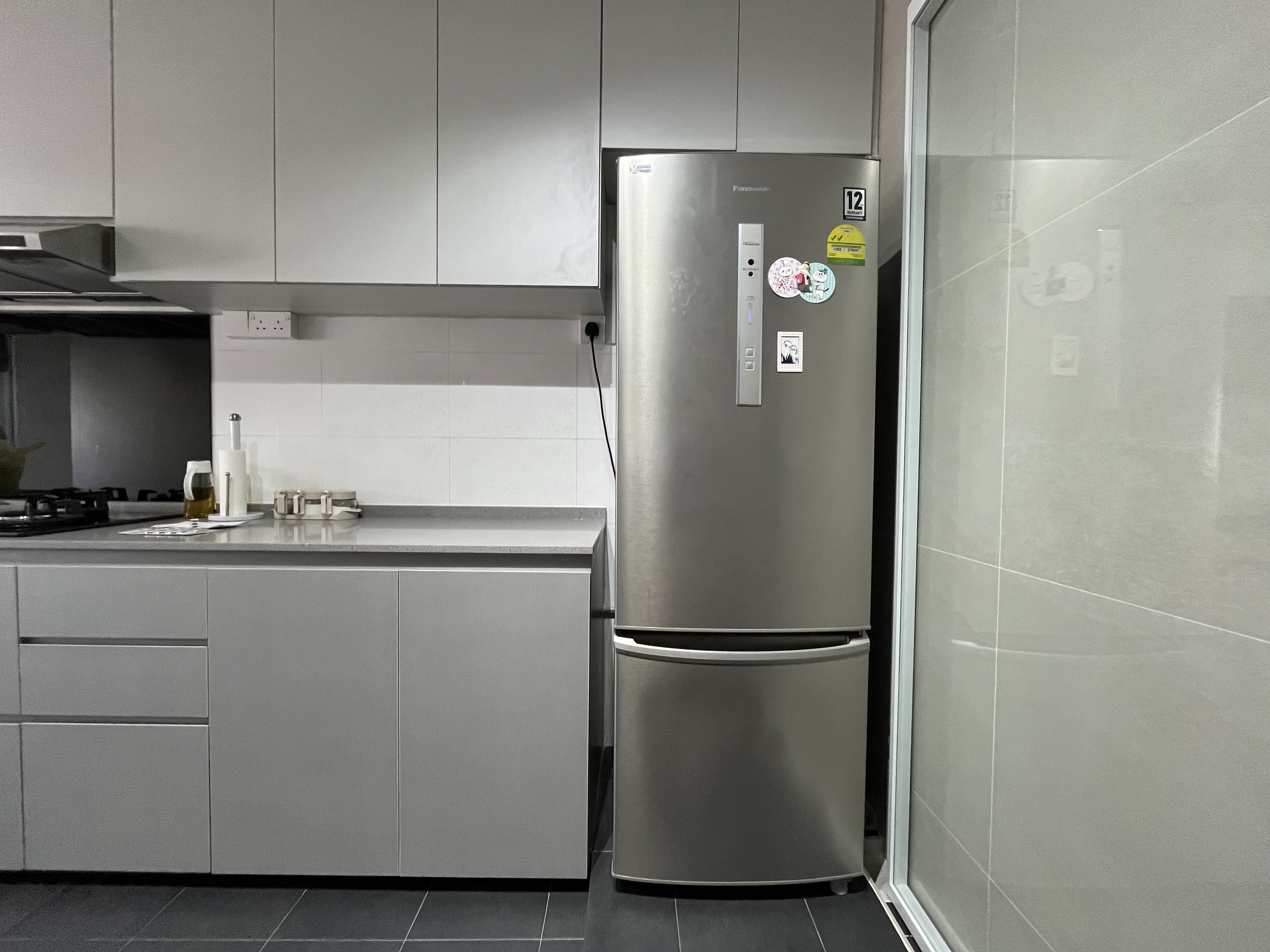 Make Your Grey Kitchen Cosy with These Simple Steps