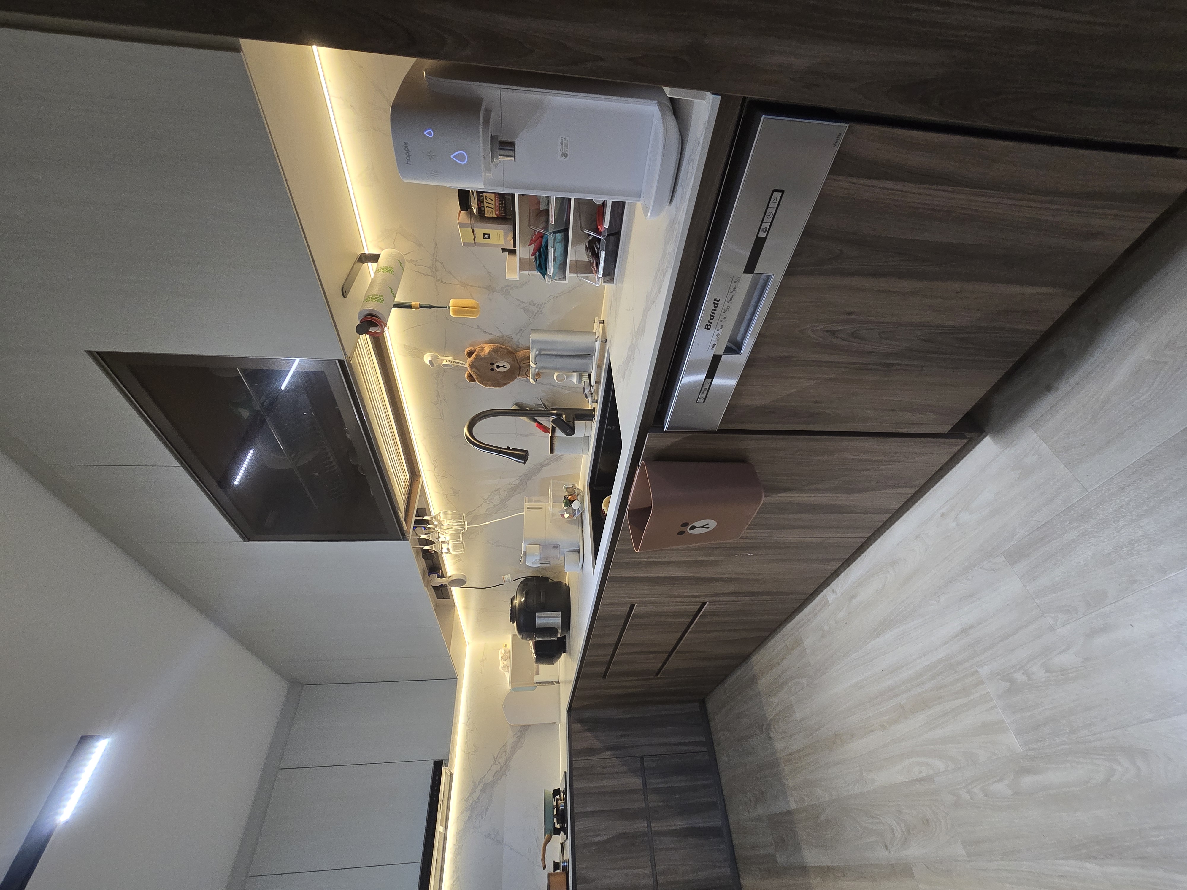 Kitchen part 2 of 2. There is nothing that we do not like here.