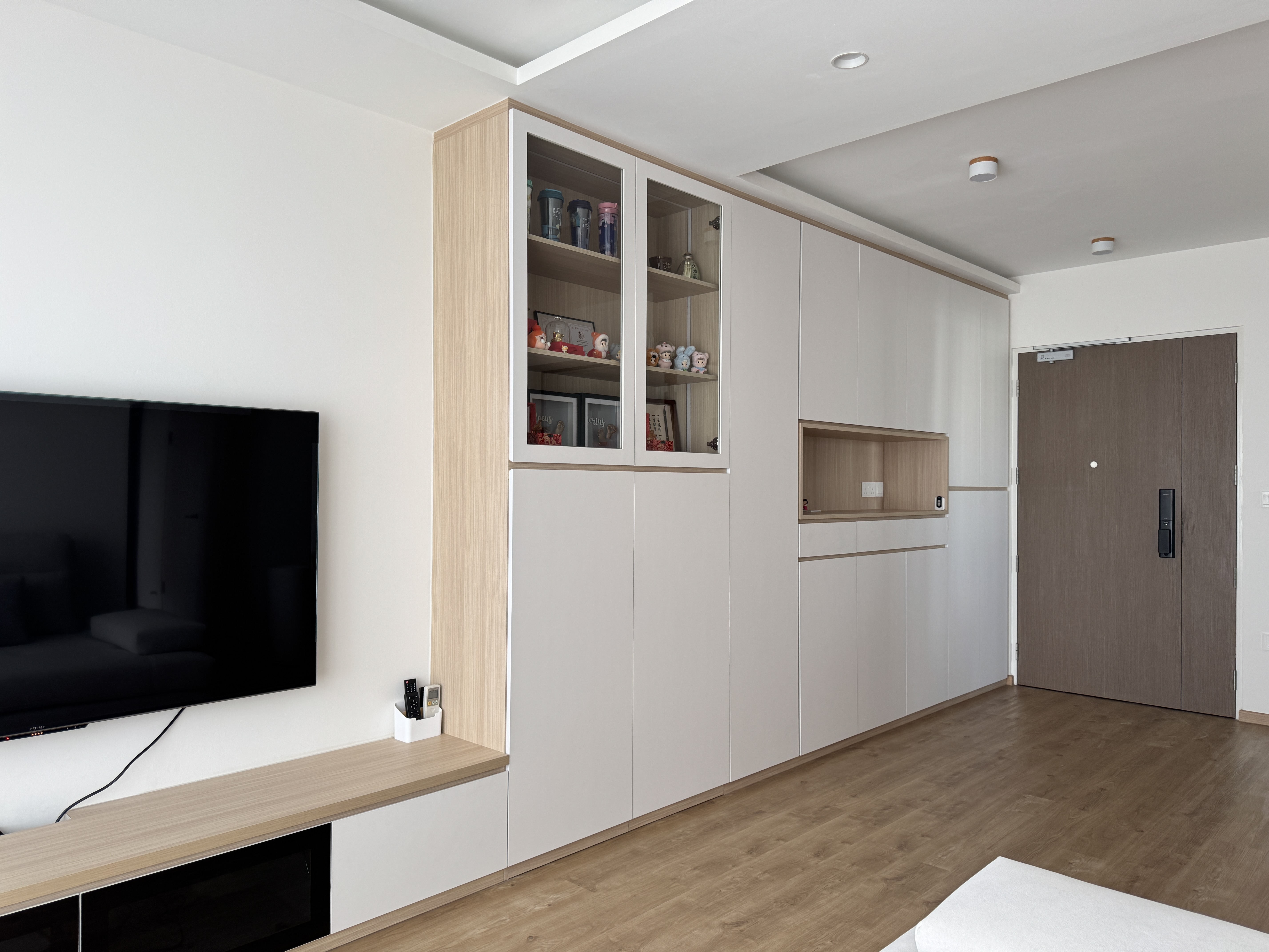 Keeping-It-Simple:-Our-Kid-Friendly-Living-Room-🏠