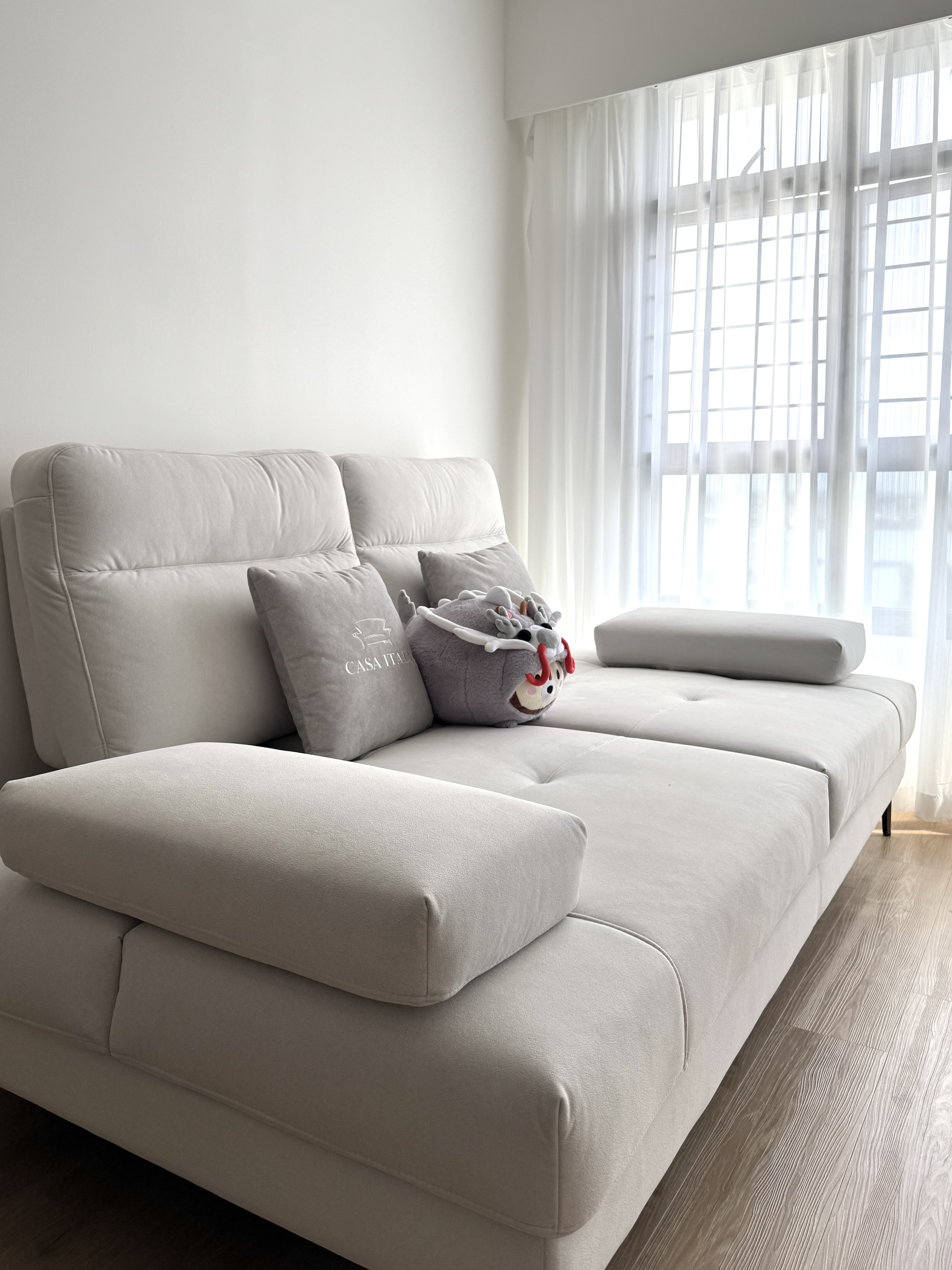 Keeping-It-Simple:-Our-Kid-Friendly-Living-Room-🏠