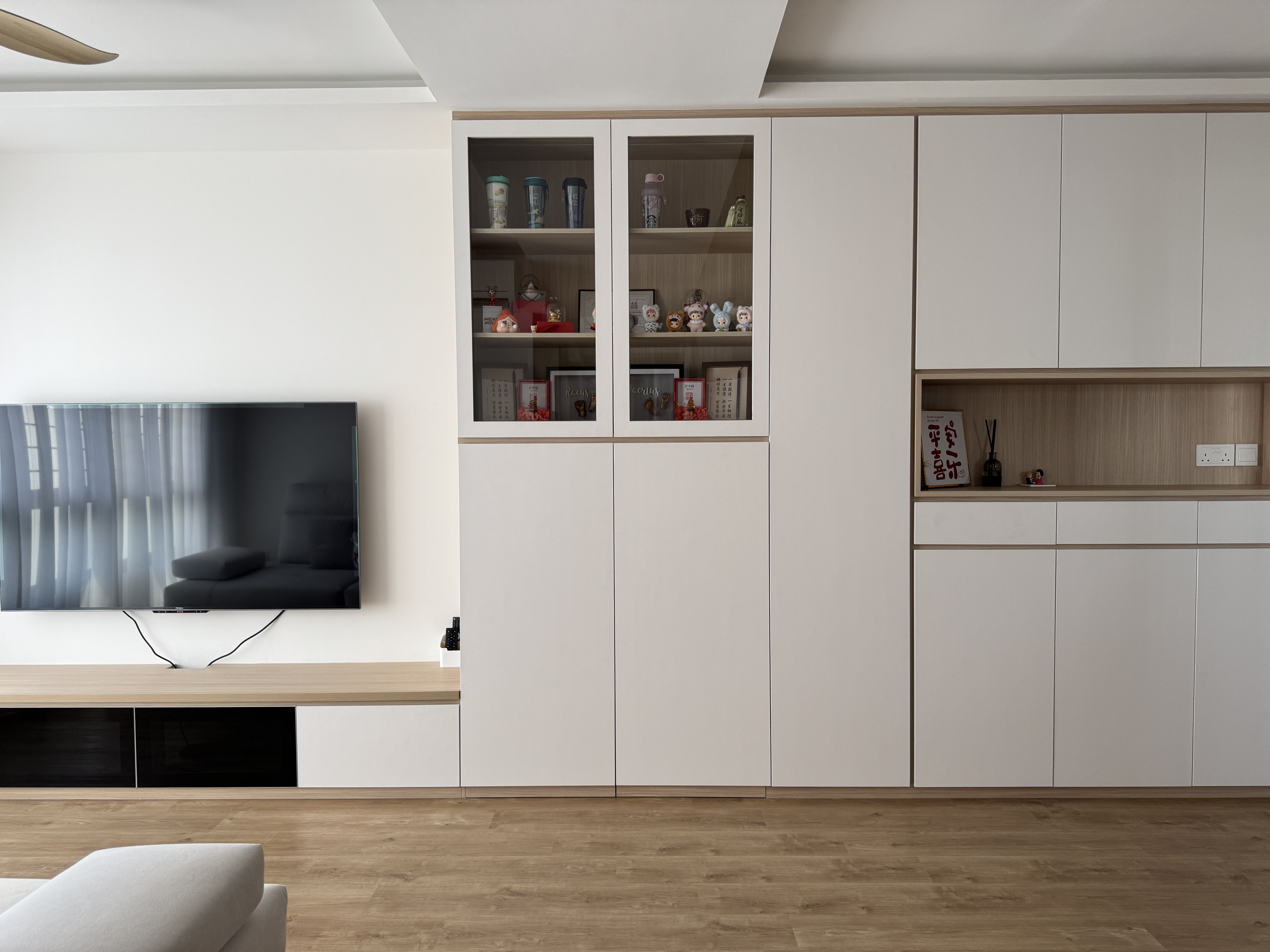 Keeping It Simple: Our Kid-Friendly Living Room 🏠