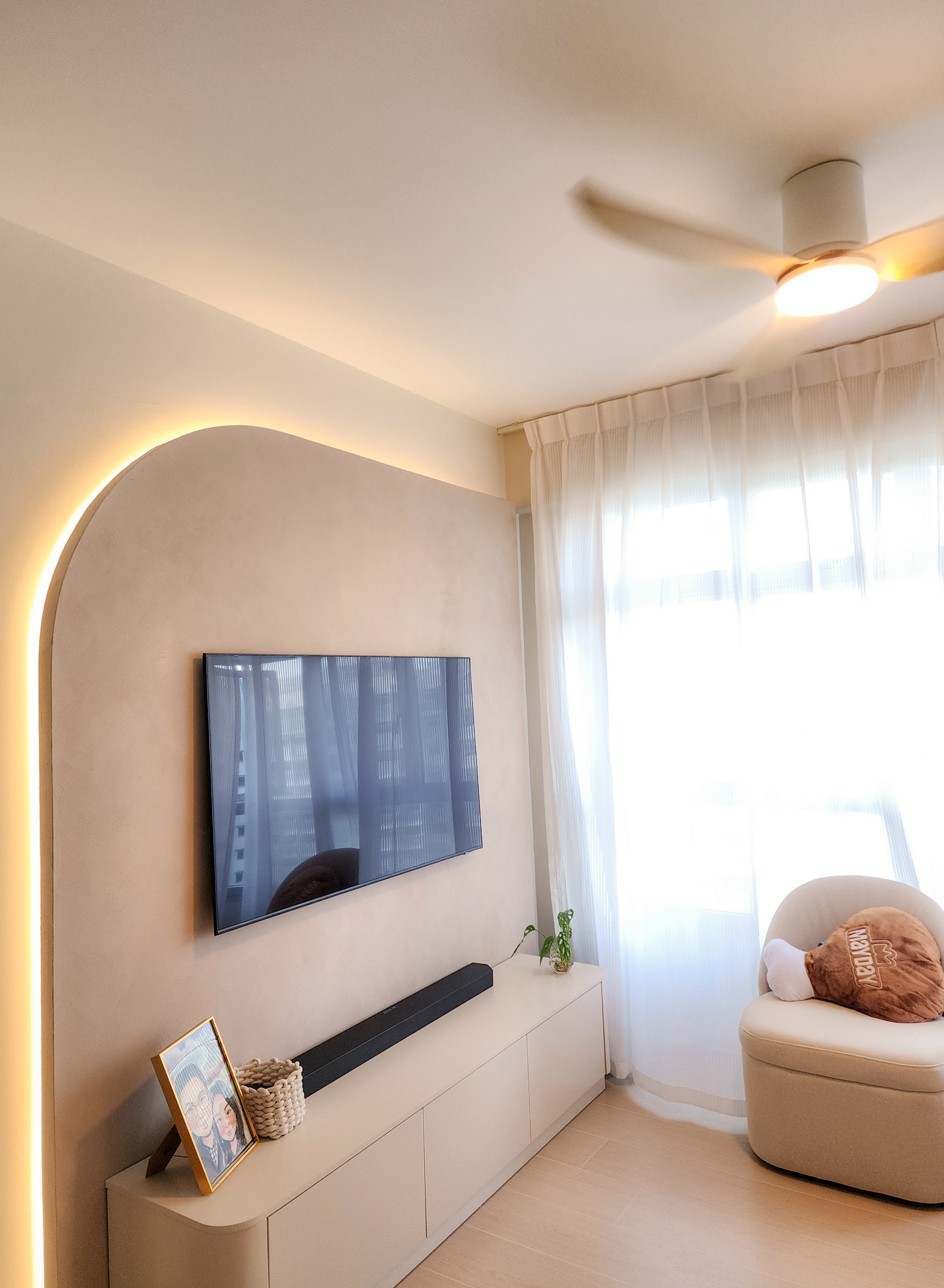 Creamy cafe inspired living room, it's like living in a vanilla latte!