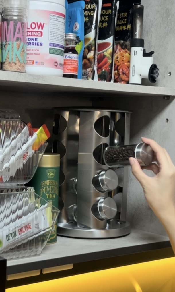Spinning spice rack