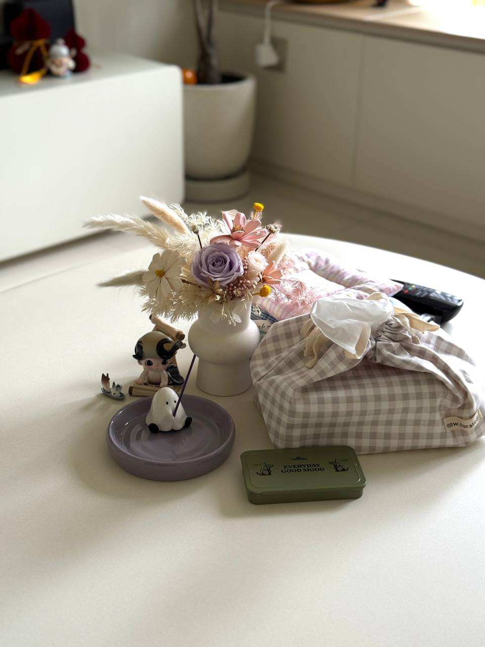 🍦-Our-Living-Room:-Cozy-Corners-&-Clever-Hiding-Spots