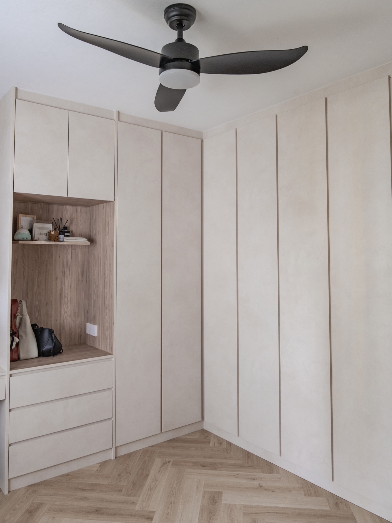 Alternate room configurations: Combining the master & common bedrooms