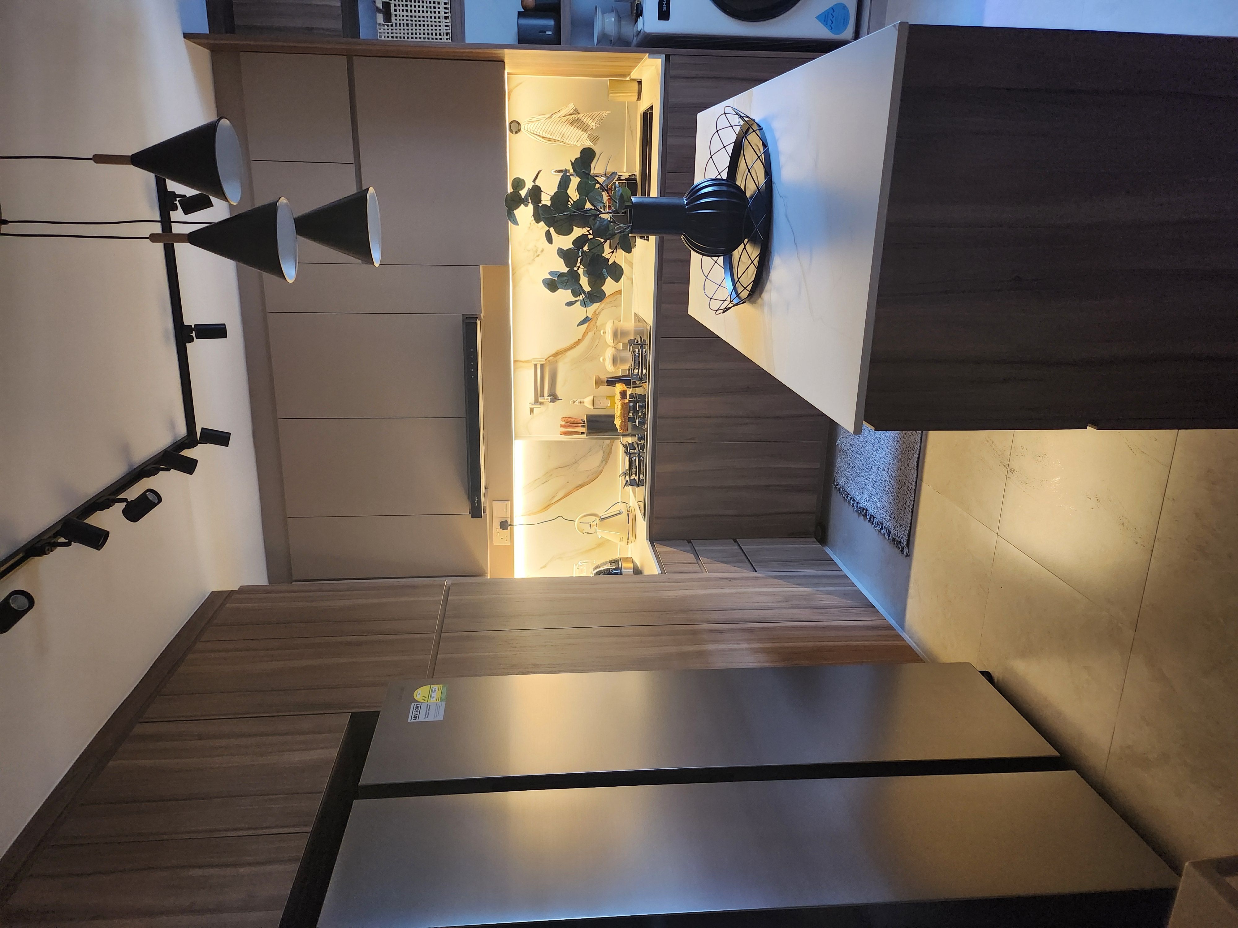 Closed & Squarish Kitchen : How we make it work!