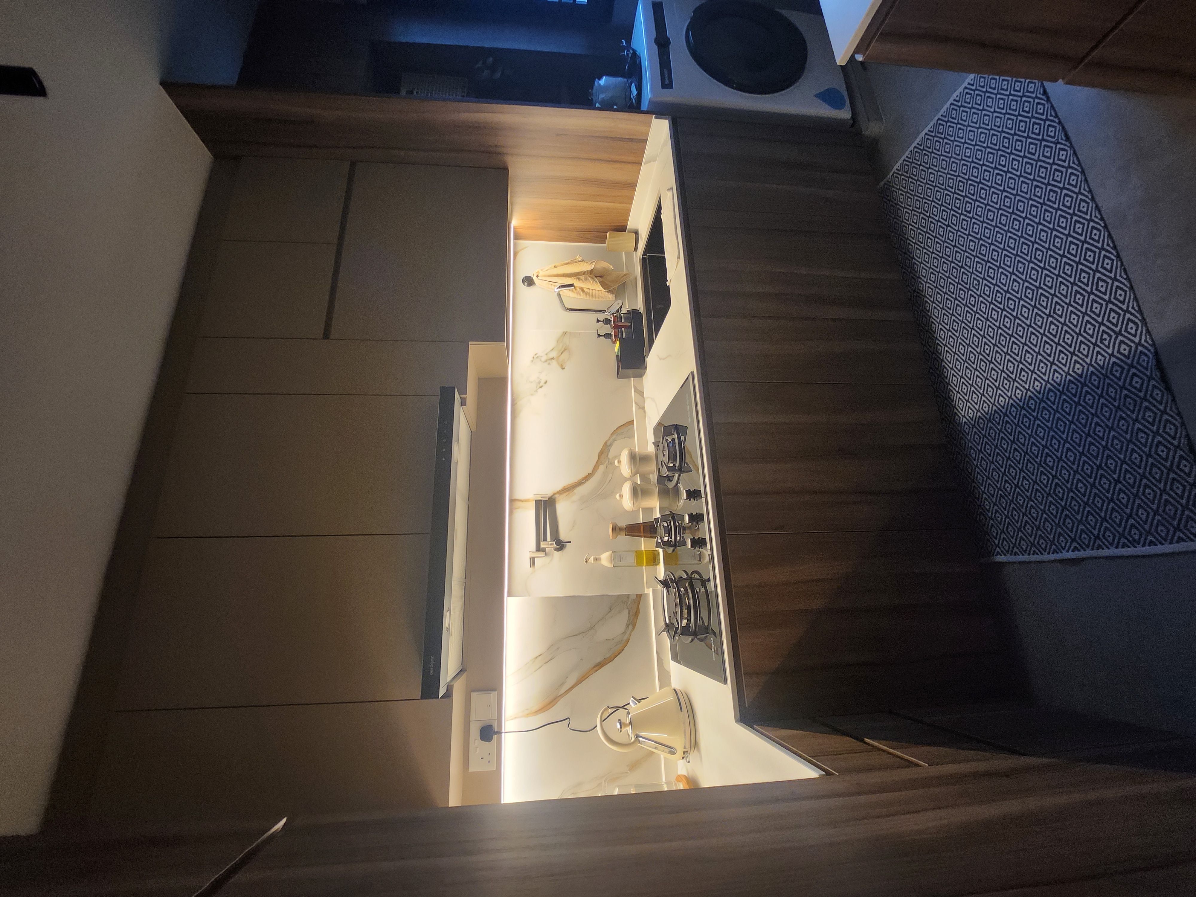 Closed & Squarish Kitchen : How we make it work!