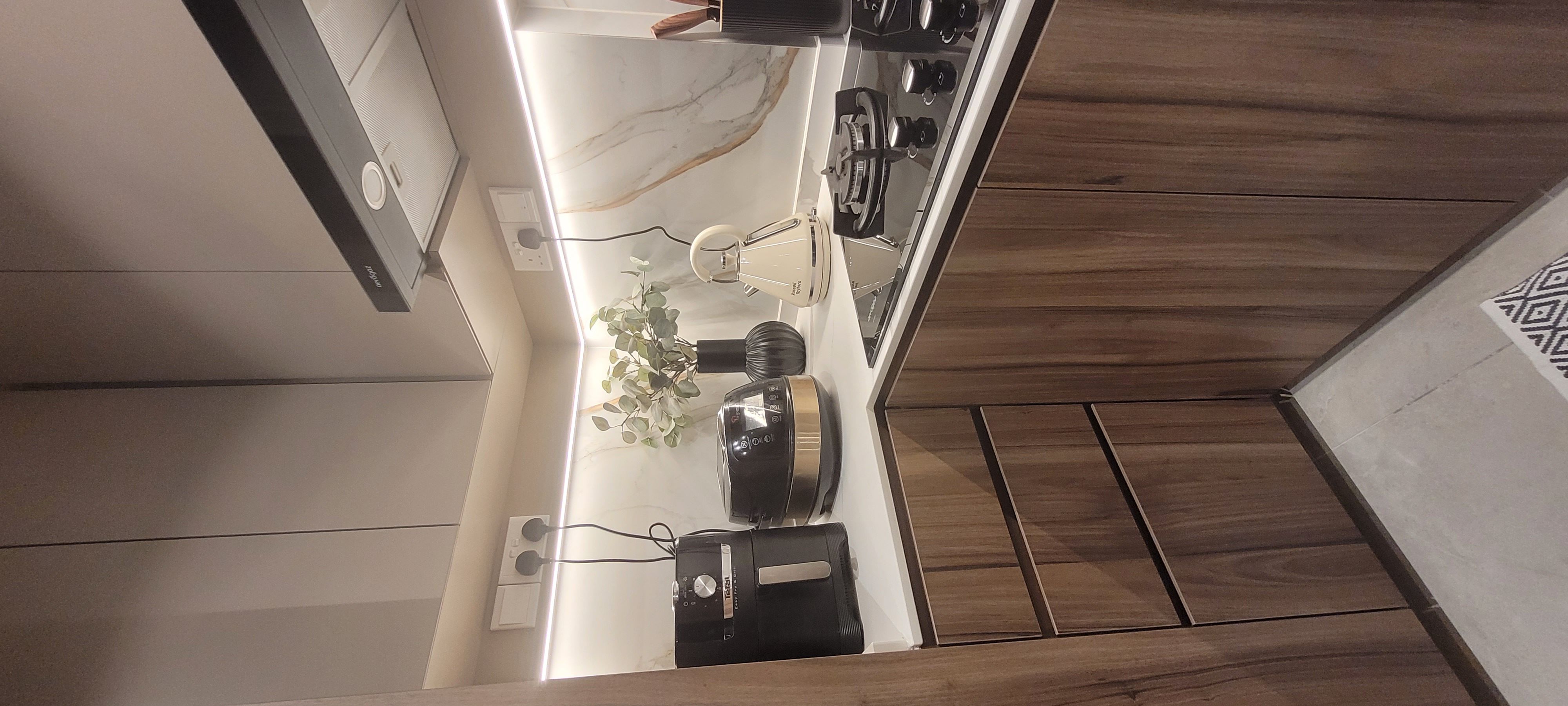 Closed & Squarish Kitchen : How we make it work!