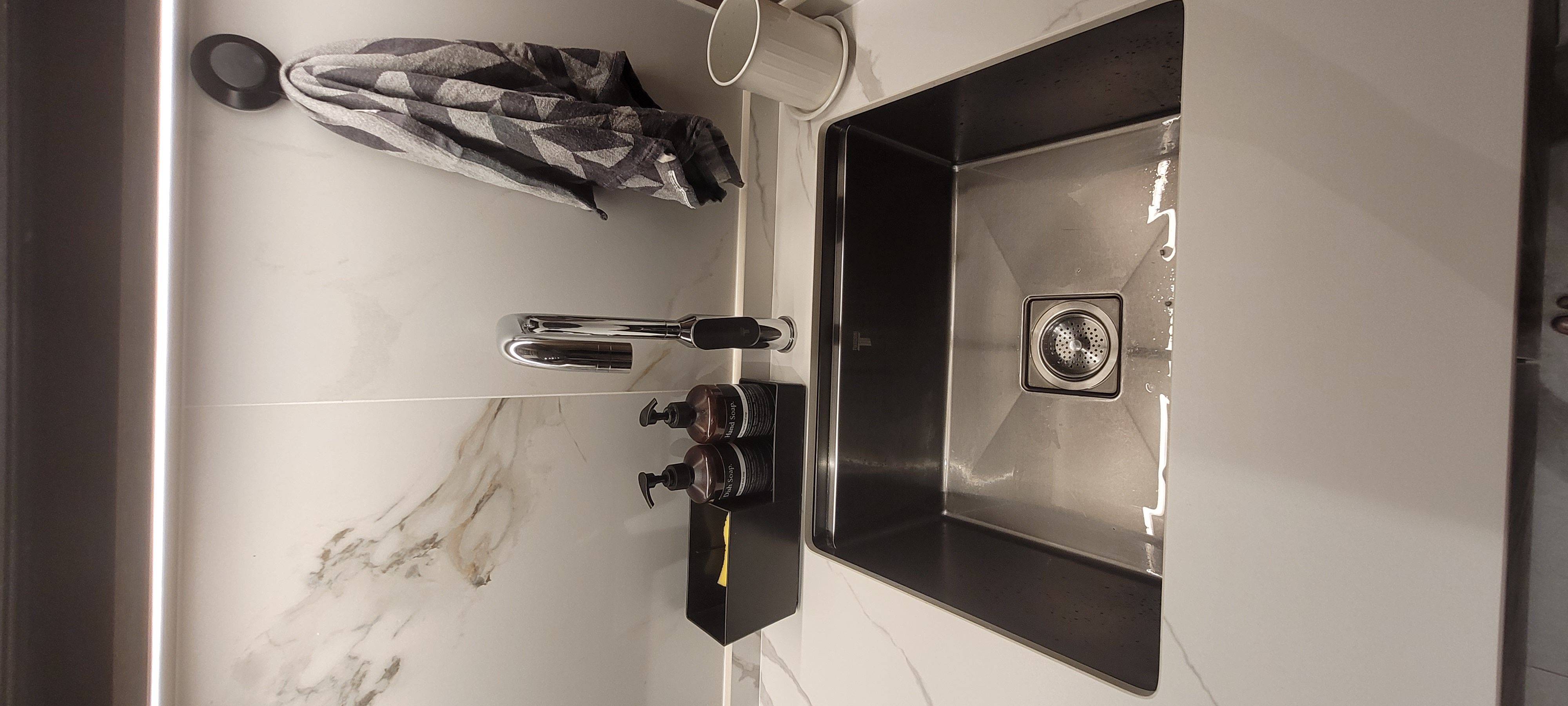 Closed & Squarish Kitchen : How we make it work!