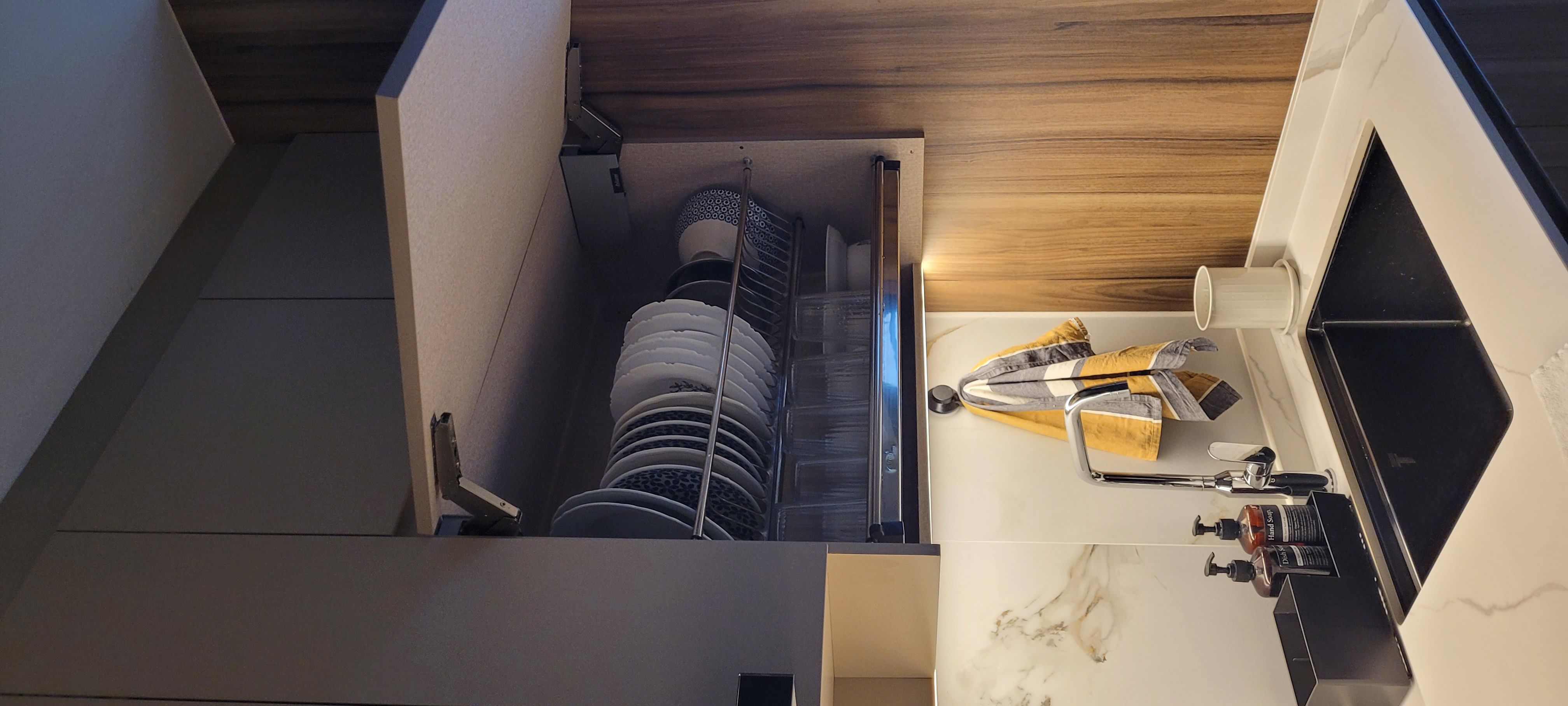 Closed & Squarish Kitchen : How we make it work!