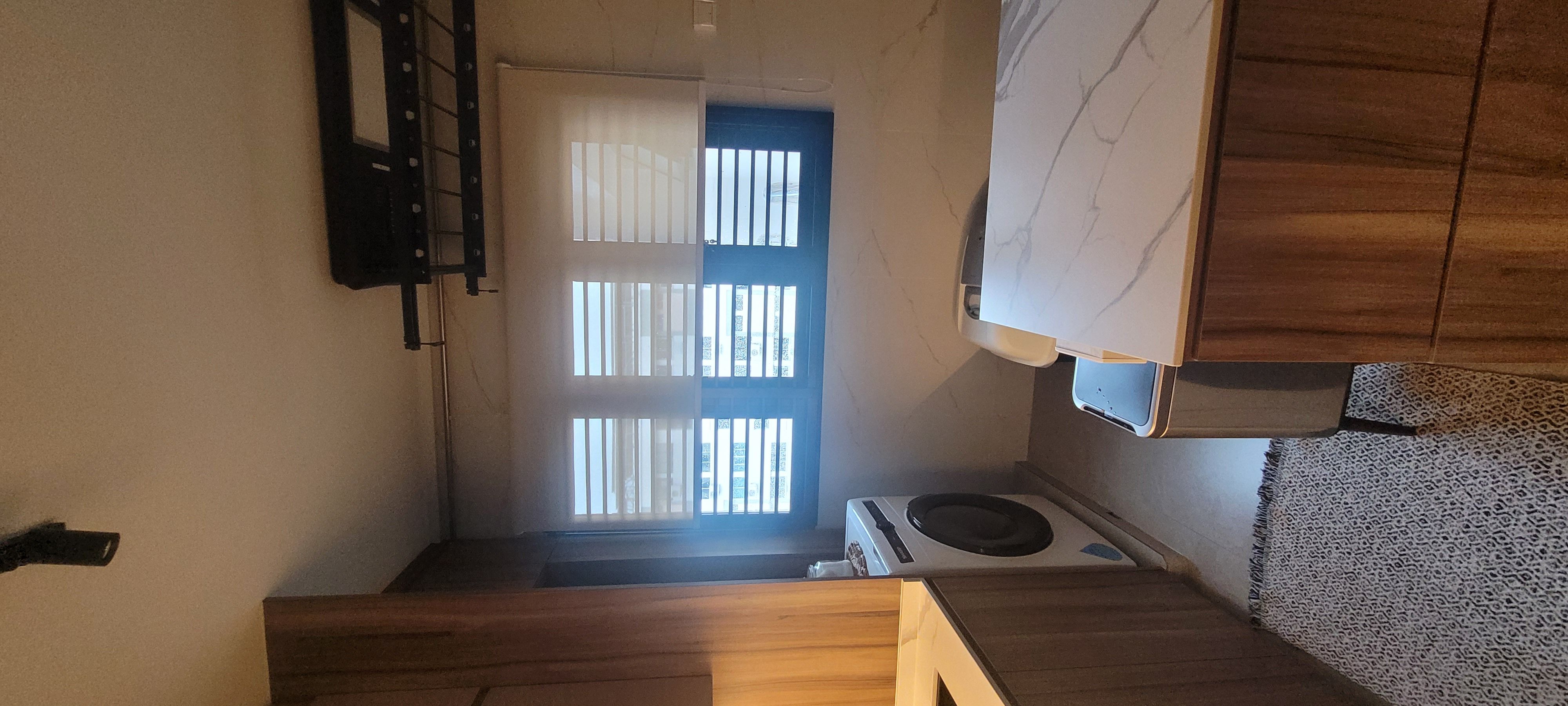 Closed & Squarish Kitchen : How we make it work!