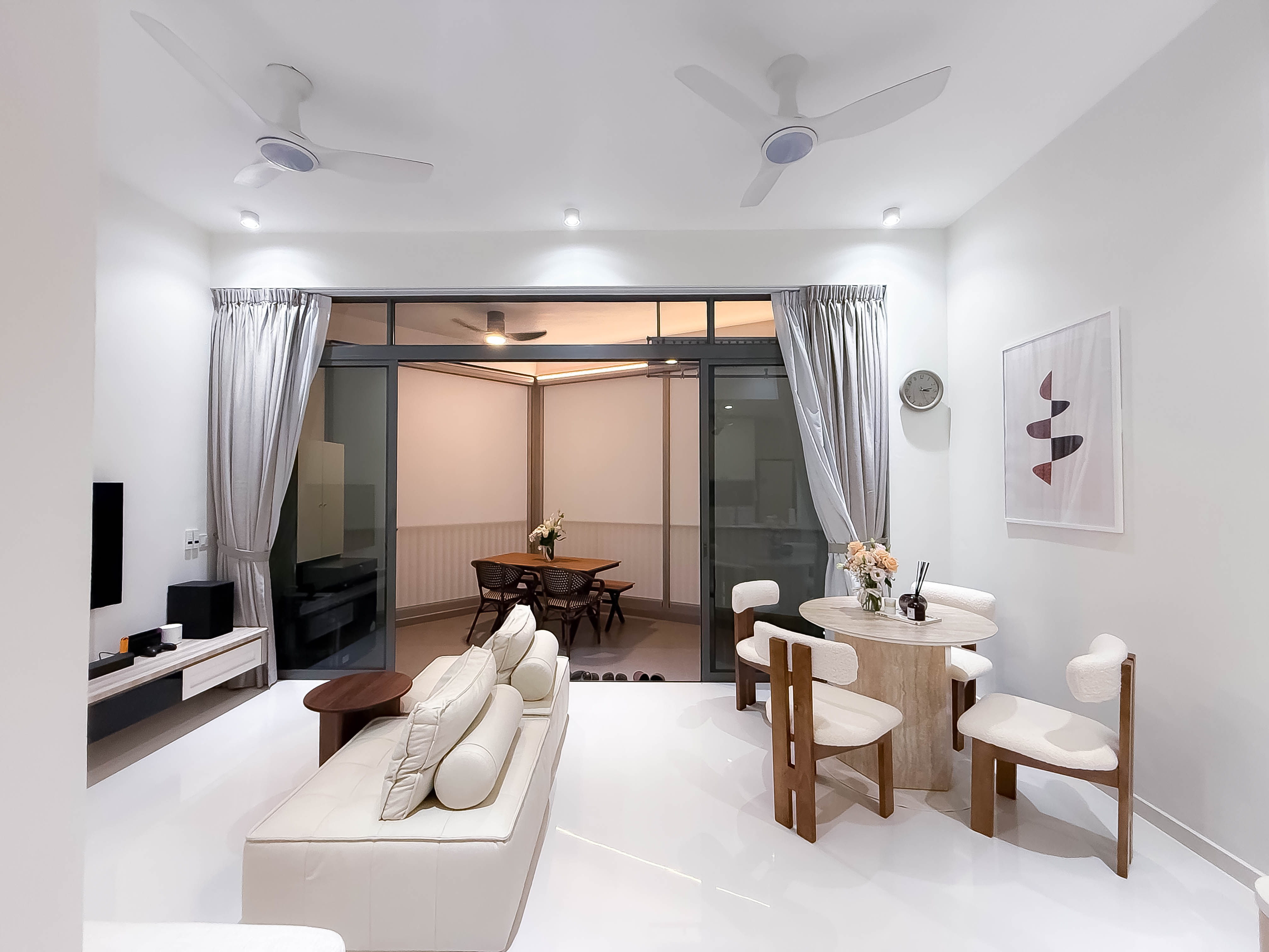 Tips to effectively enlarge your living space with the balcony