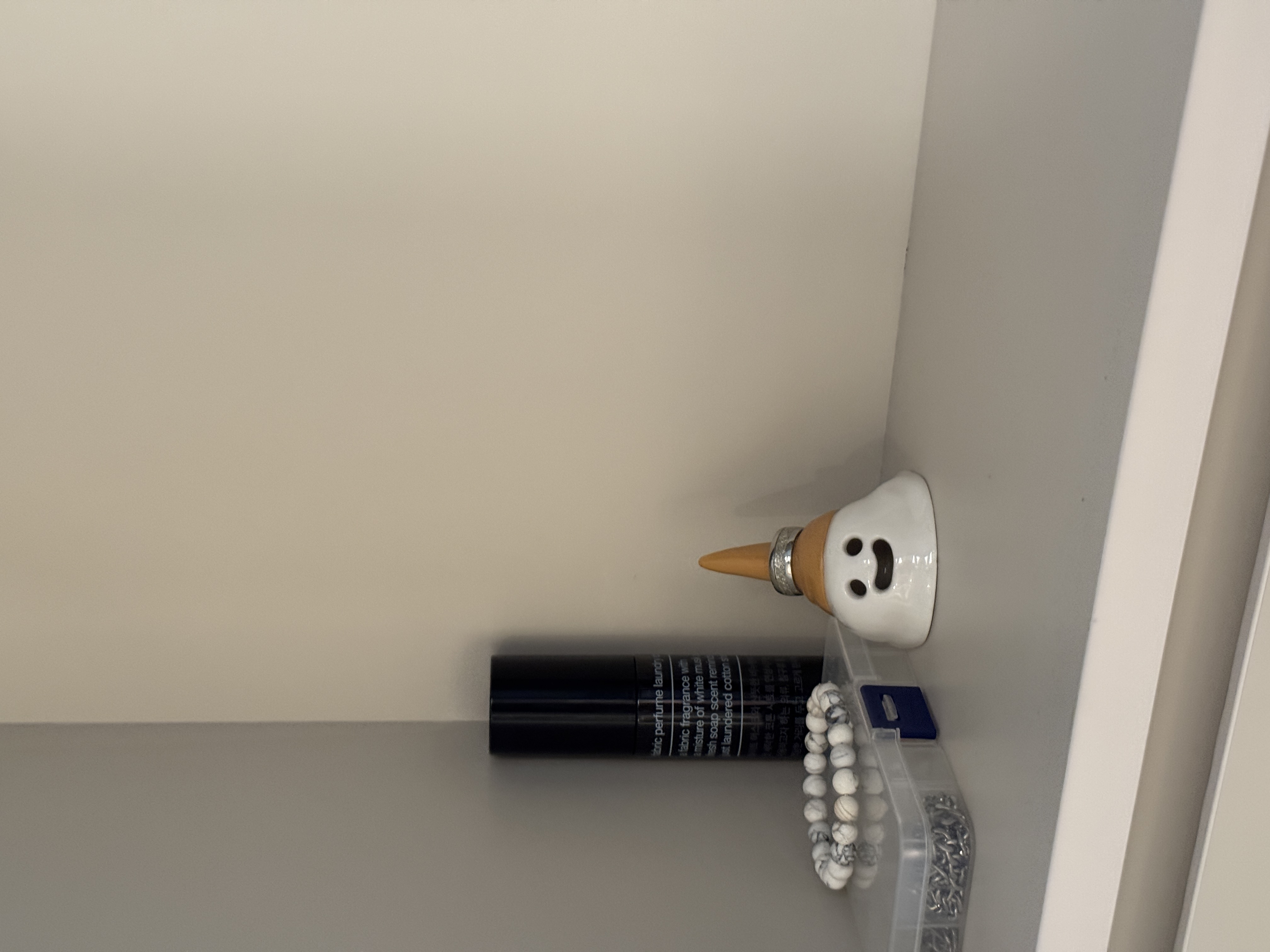 Our-Cream-Minimalist-Bedroom:-Where-Form-Meets-Function-🍦☁️