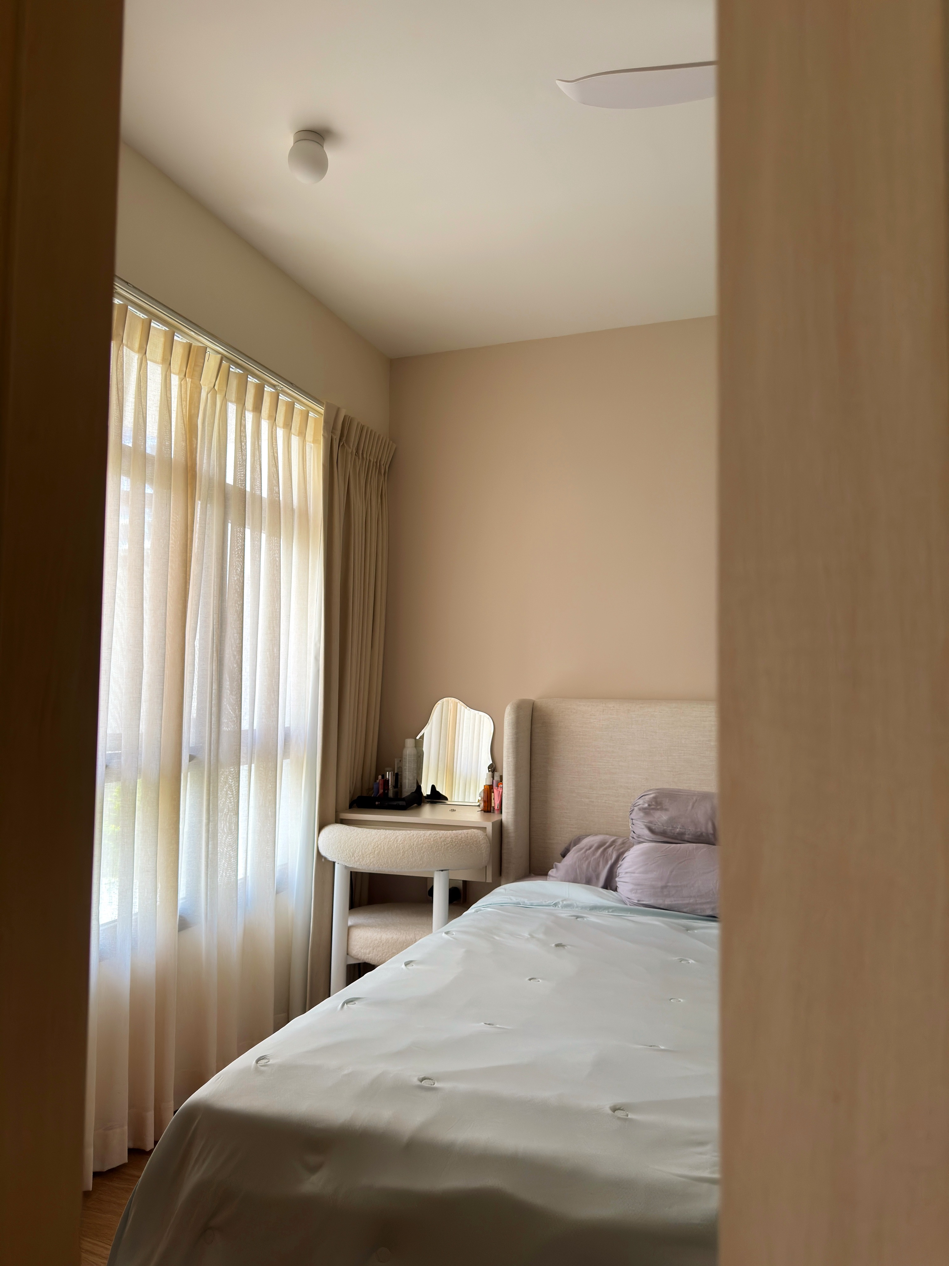 Our Cream Minimalist Bedroom: Where Form Meets Function 🍦☁️