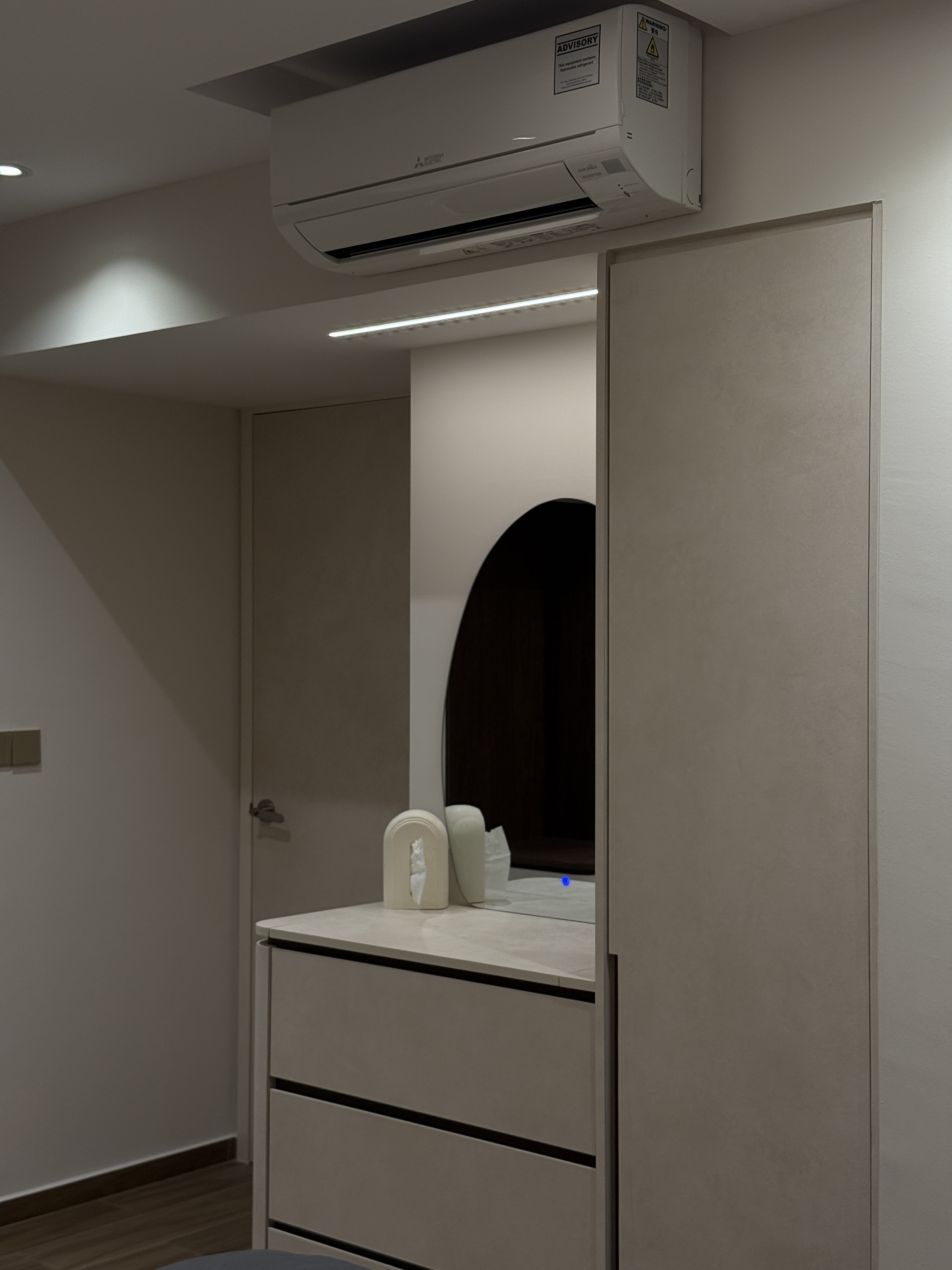 A clear vanity desk for a clear start to the day