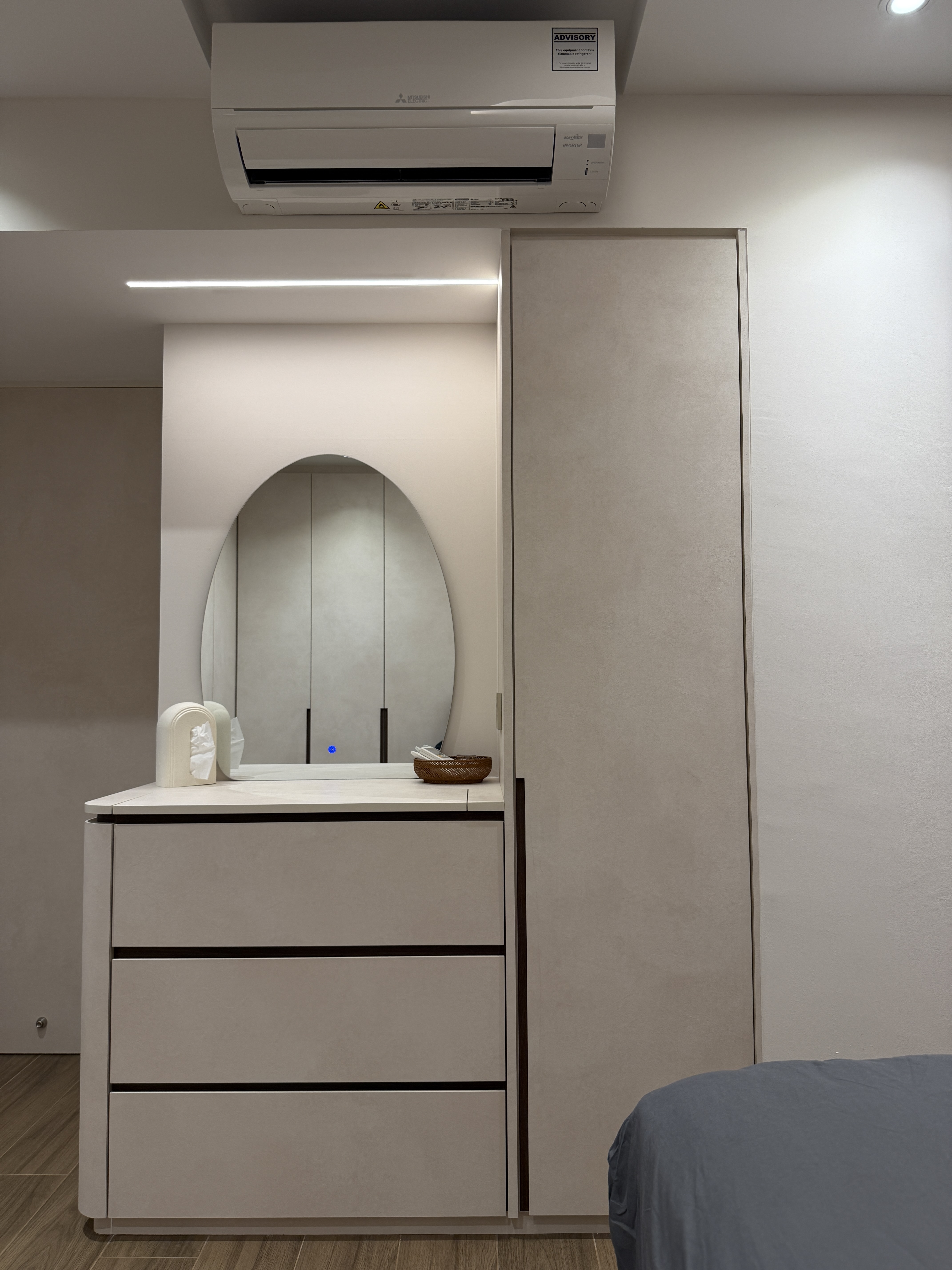 A clear vanity desk for a clear start to the day