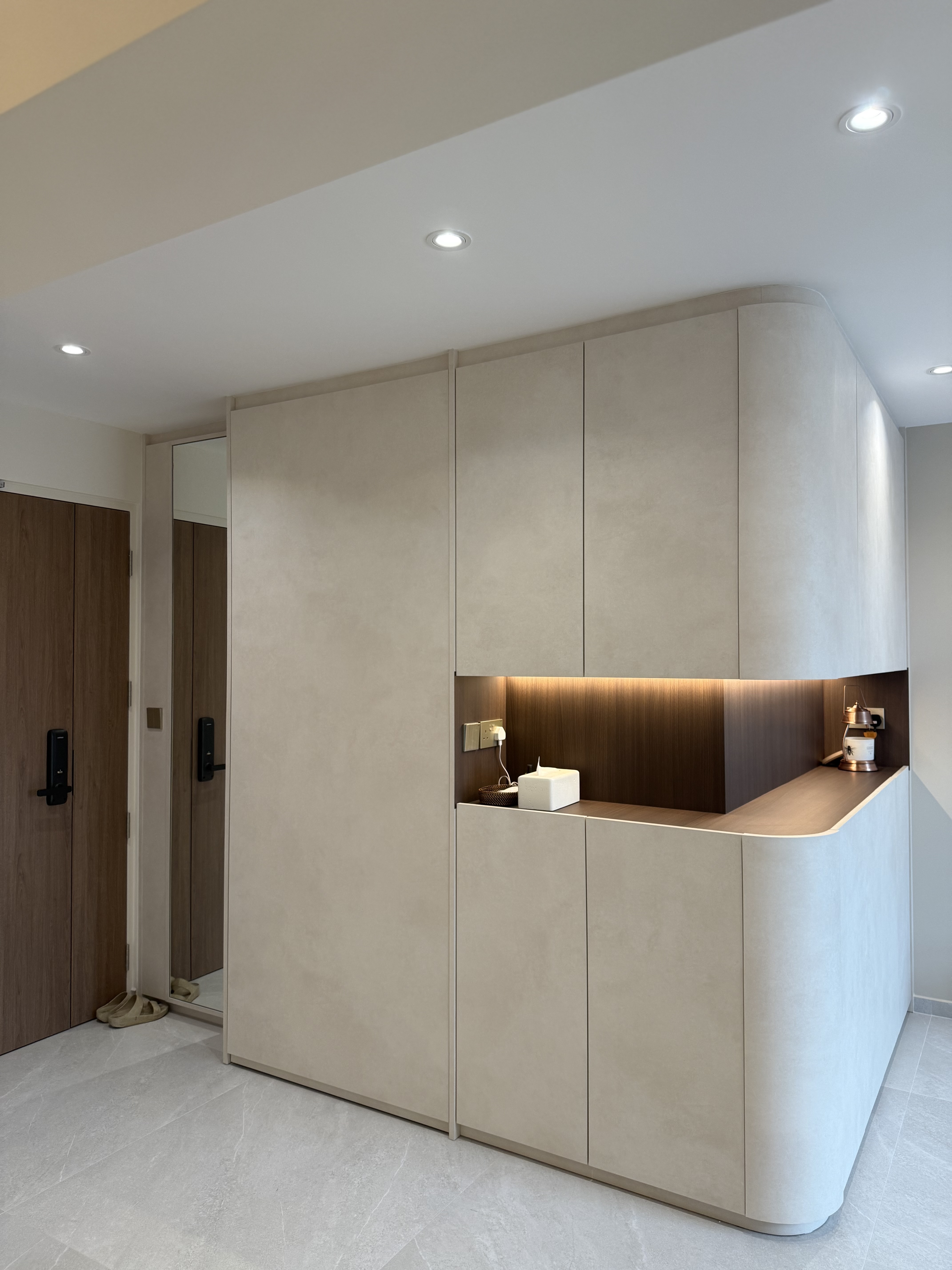 Our-sleek-and-simple-entryway-