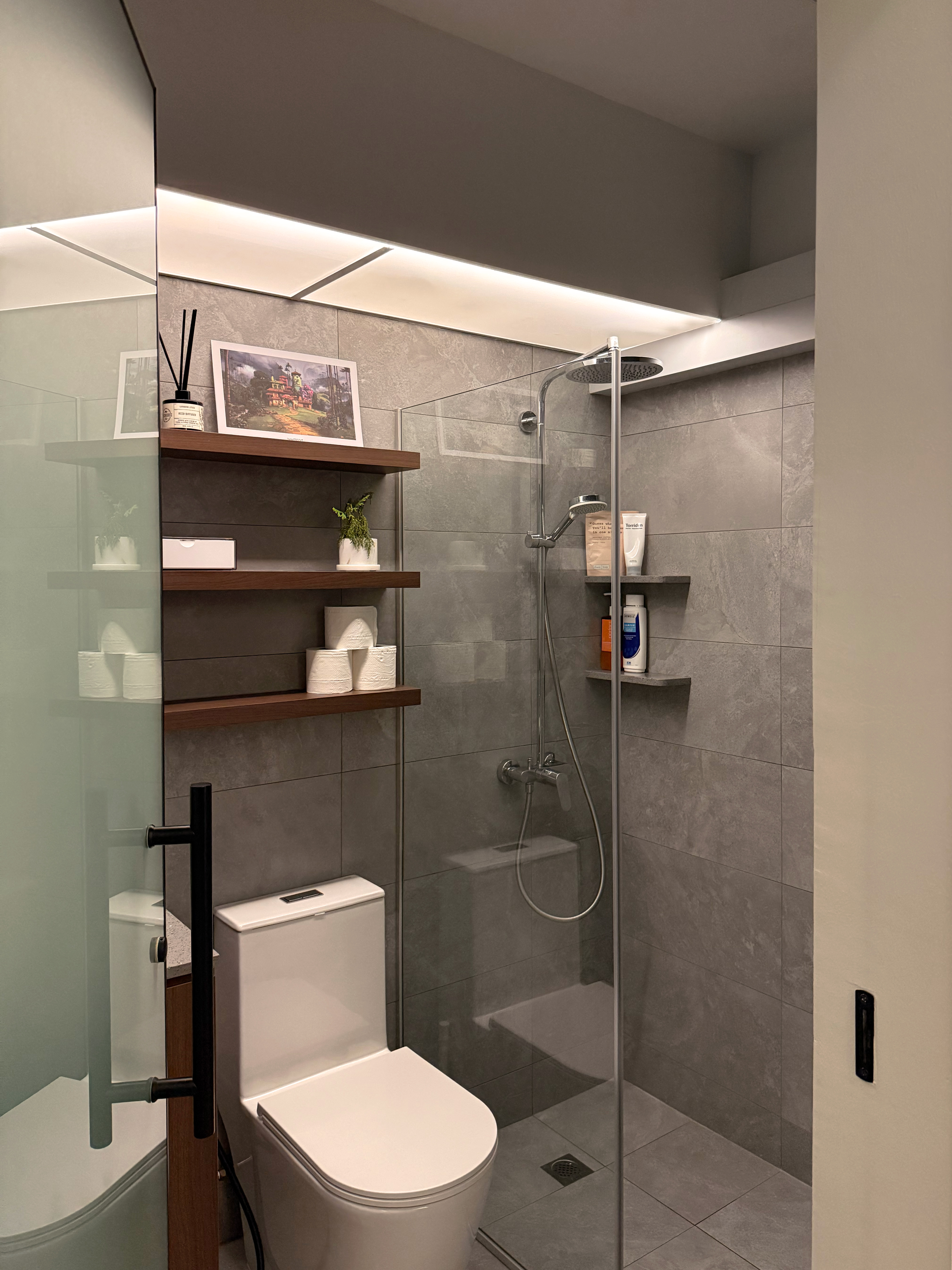 Bathroom-Glow-Up:-Same-Layout,-Totally-Different-Vibe-🚿✨