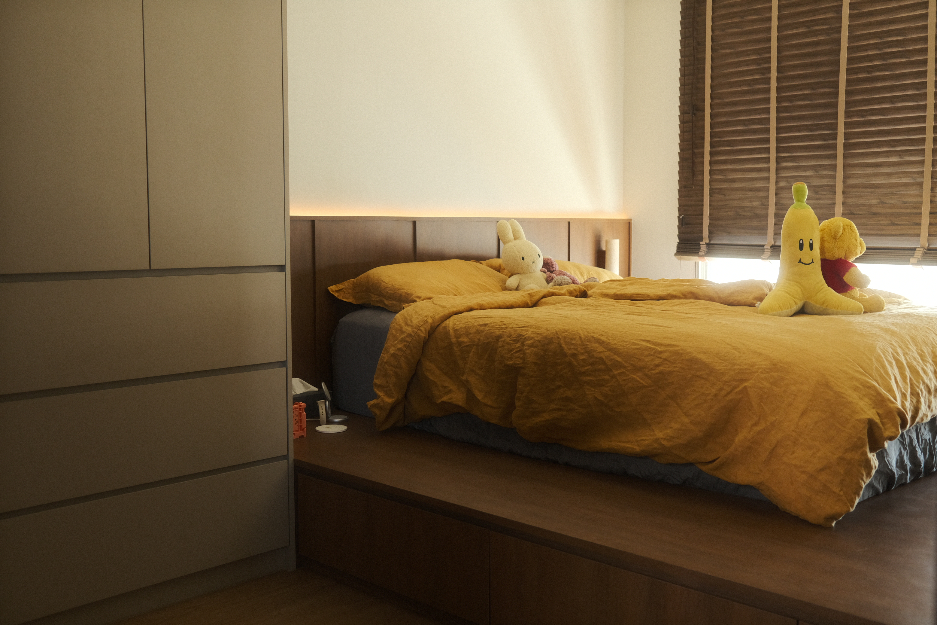 Welcome to Our Bedroom: NO ❌ bedframe, YES ✅ to cosy and great sleep