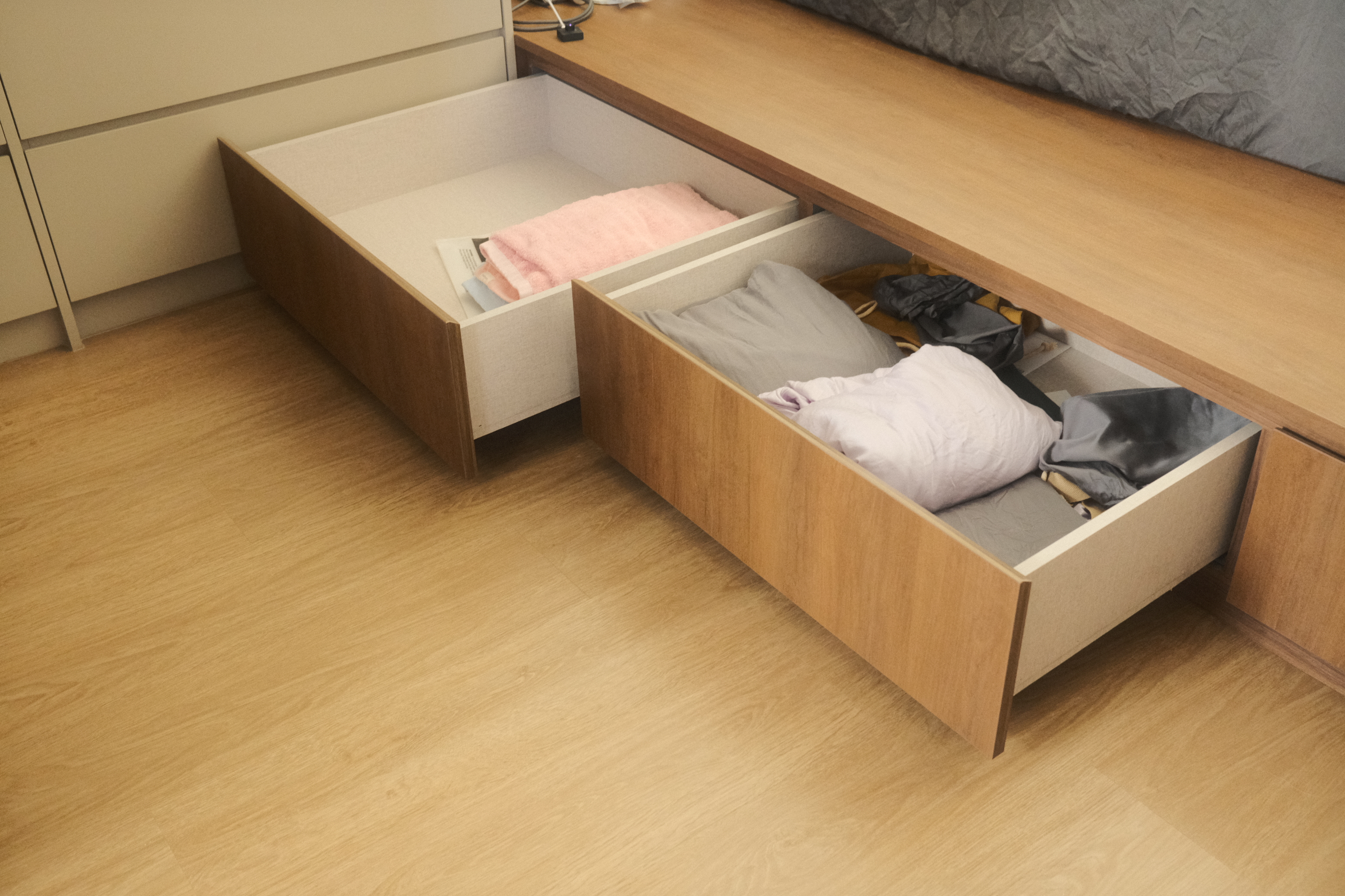 Welcome to Our Bedroom: NO ❌ bedframe, YES ✅ to cosy and great sleep