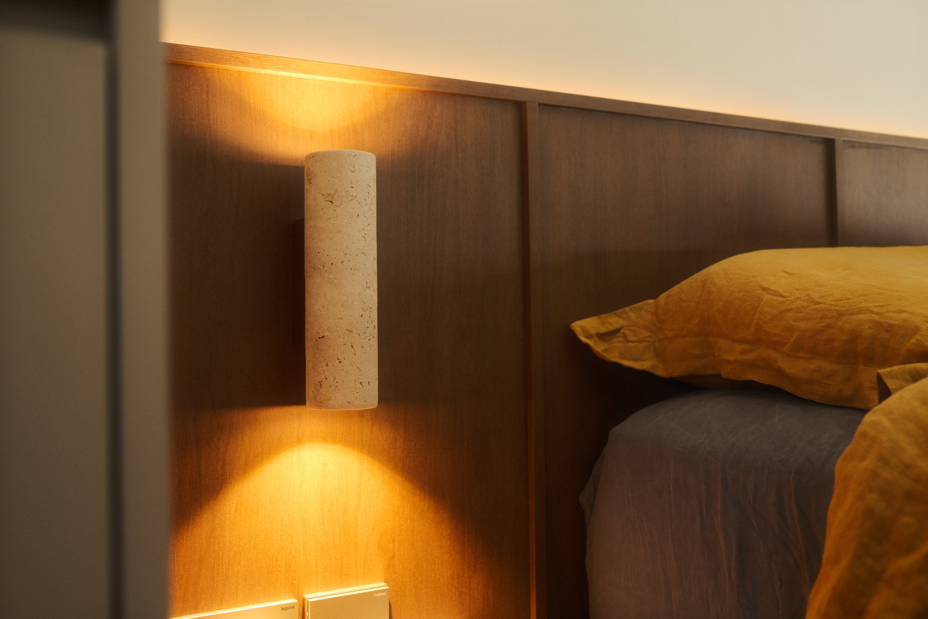 Welcome to Our Bedroom: NO ❌ bedframe, YES ✅ to cosy and great sleep