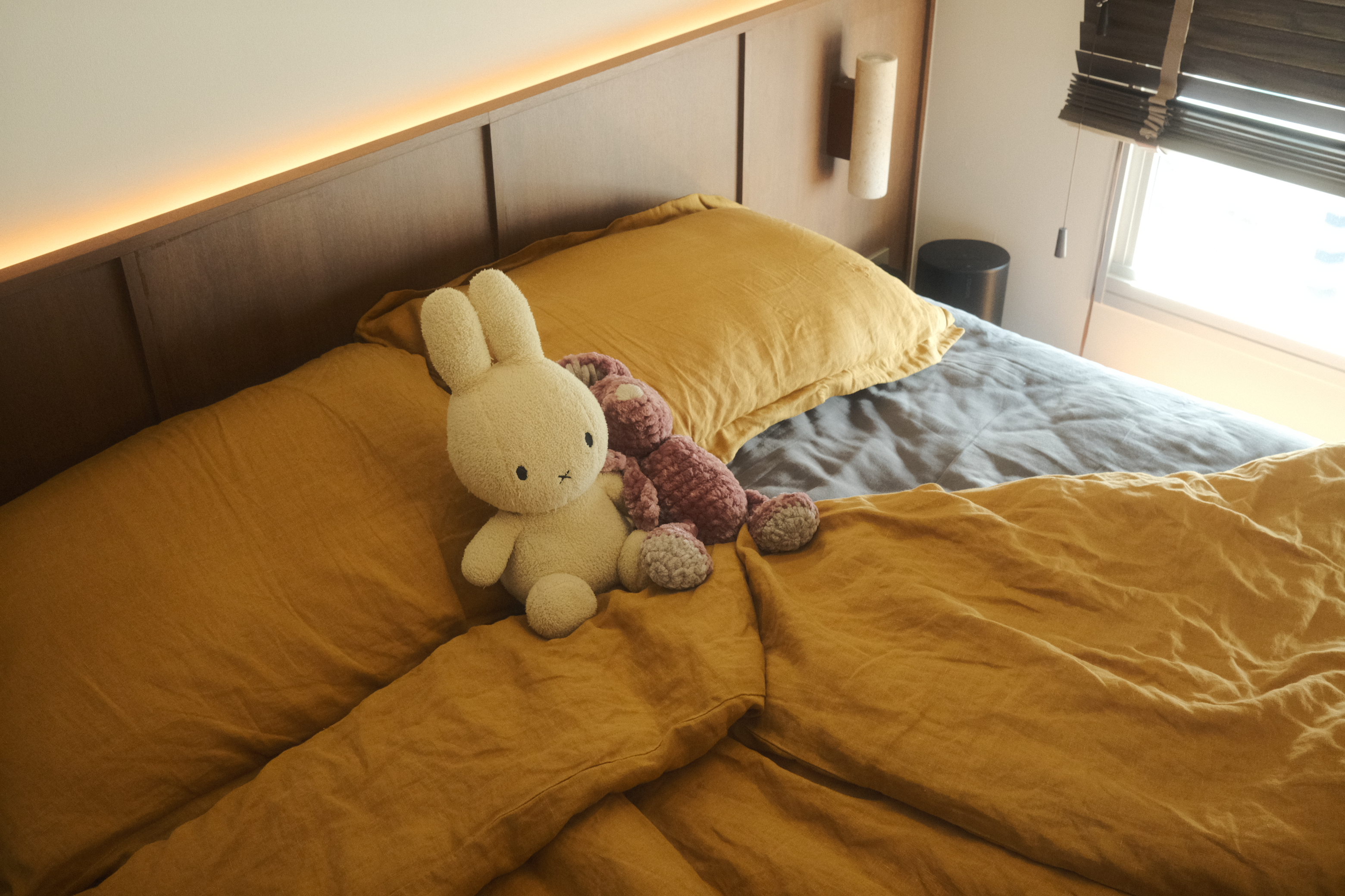 Welcome to Our Bedroom: NO ❌ bedframe, YES ✅ to cosy and great sleep