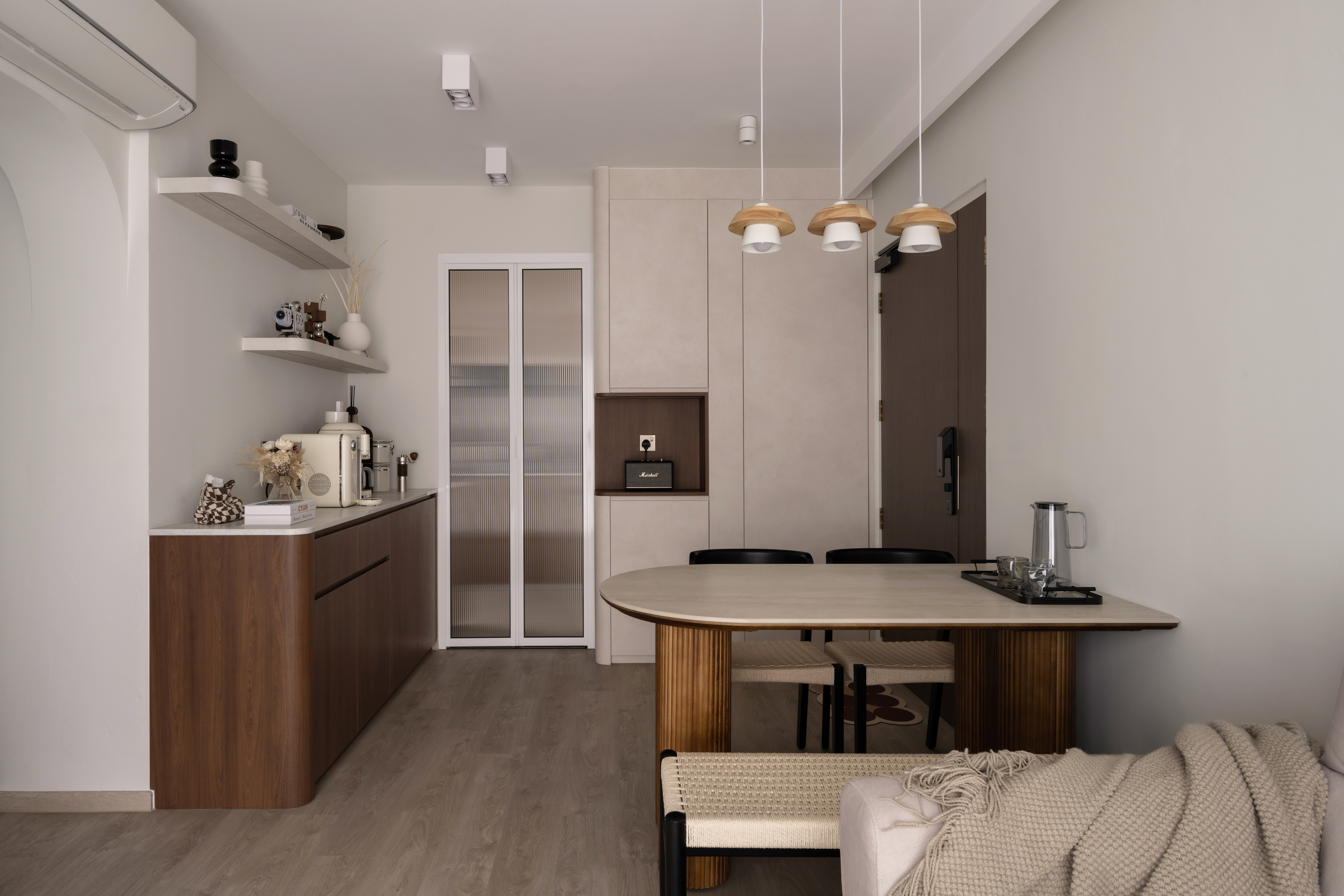 Dining-area:-Daylight-for-deadlines,-moonlight-for-meals.