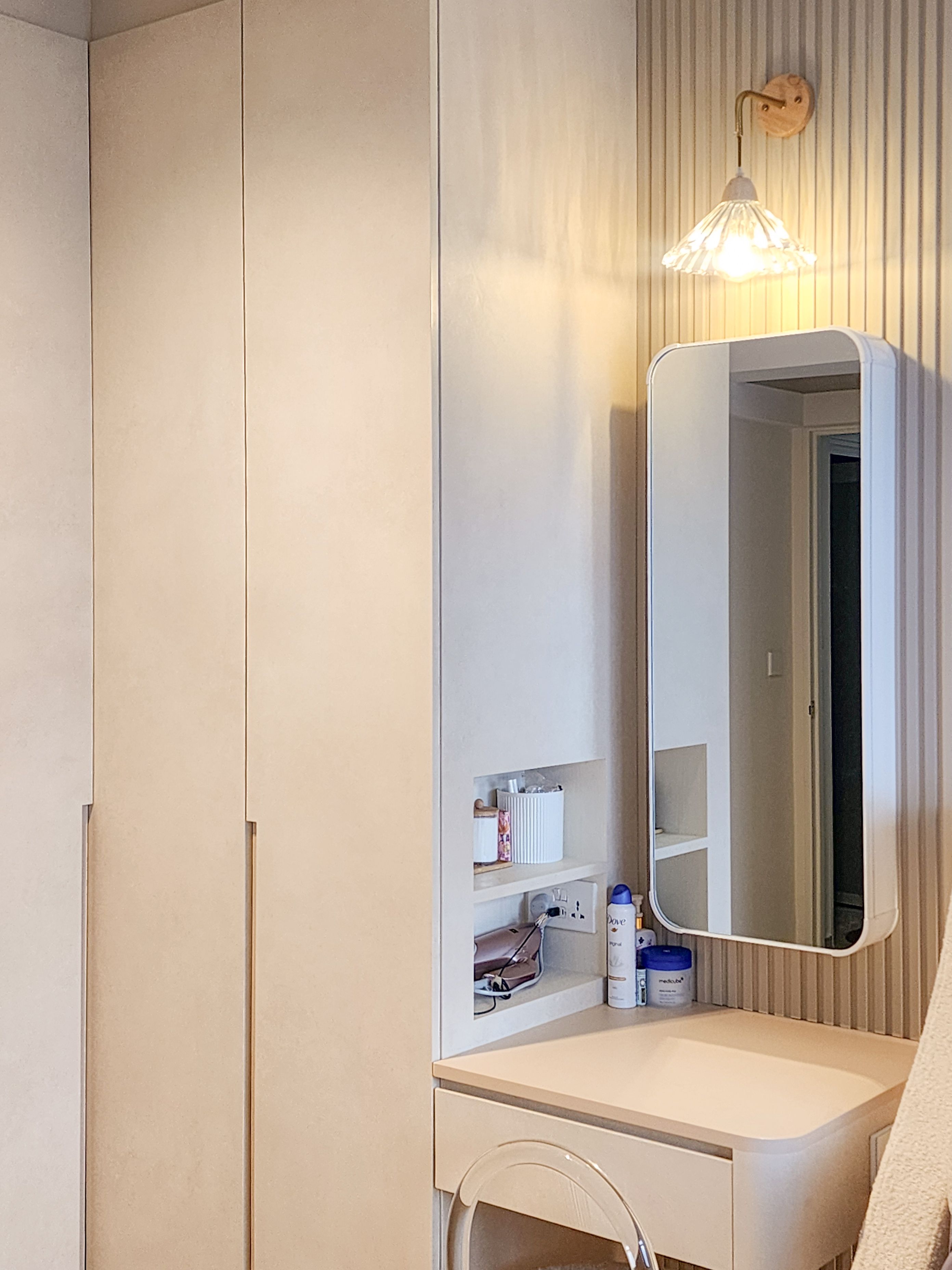 Measurement guide for a minimalist and functional vanity in the MBR