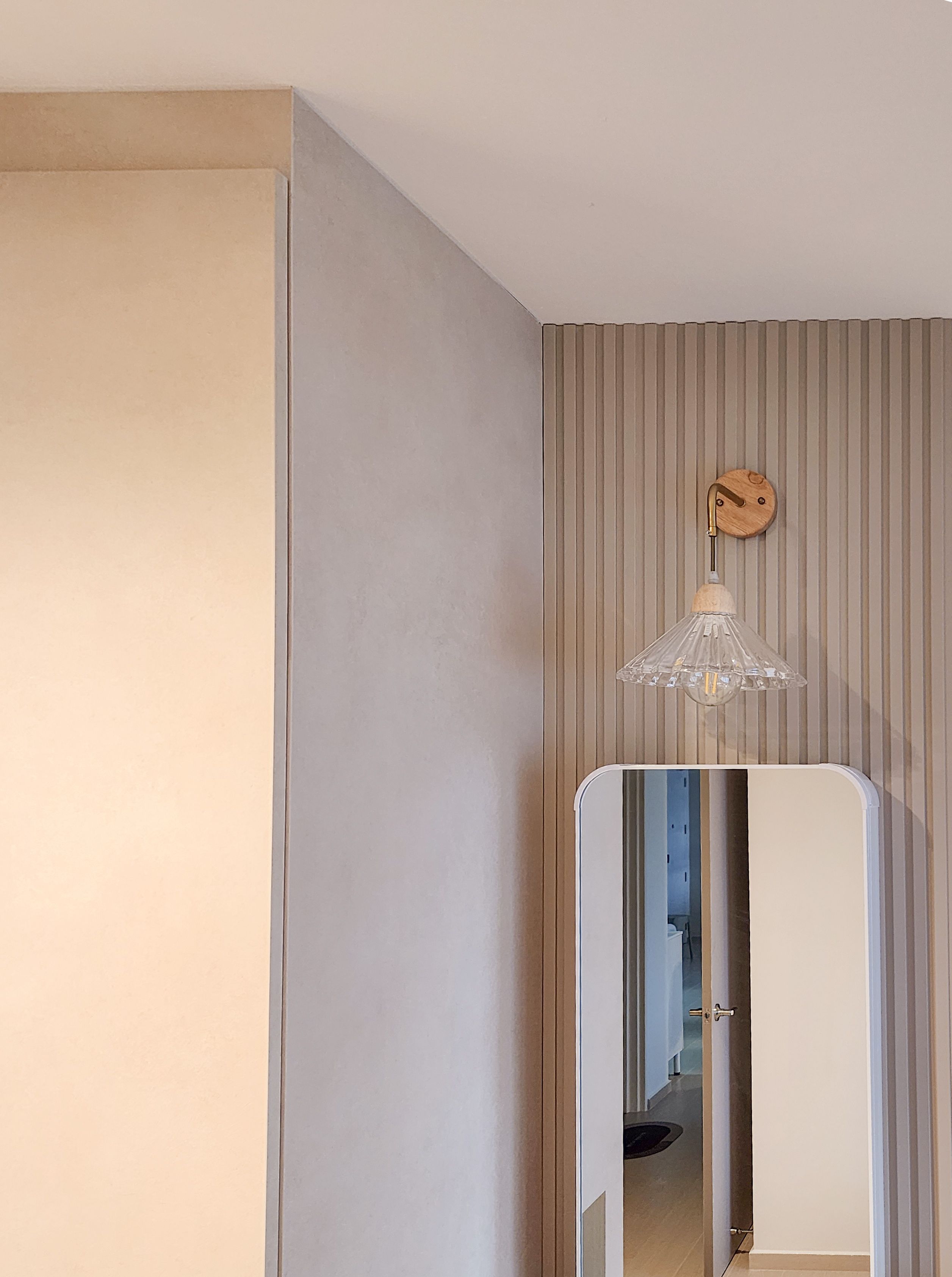 Measurement guide for a minimalist and functional vanity in the MBR