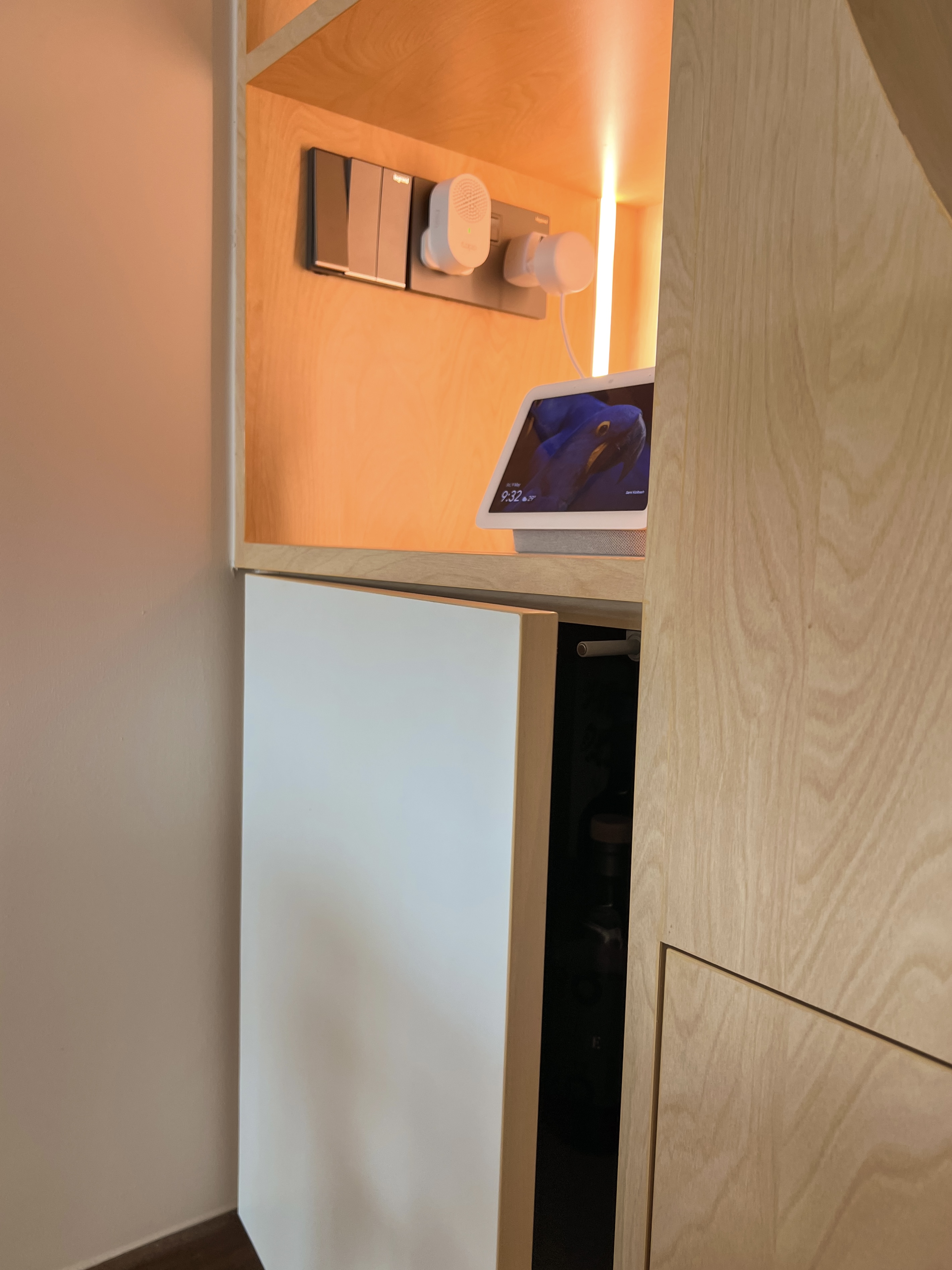 entrance: full height to fully hide