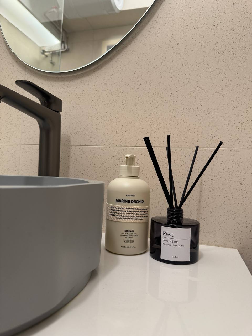 Our Tranquil Bathrooms 🛀: Inviting Stillness and Peace